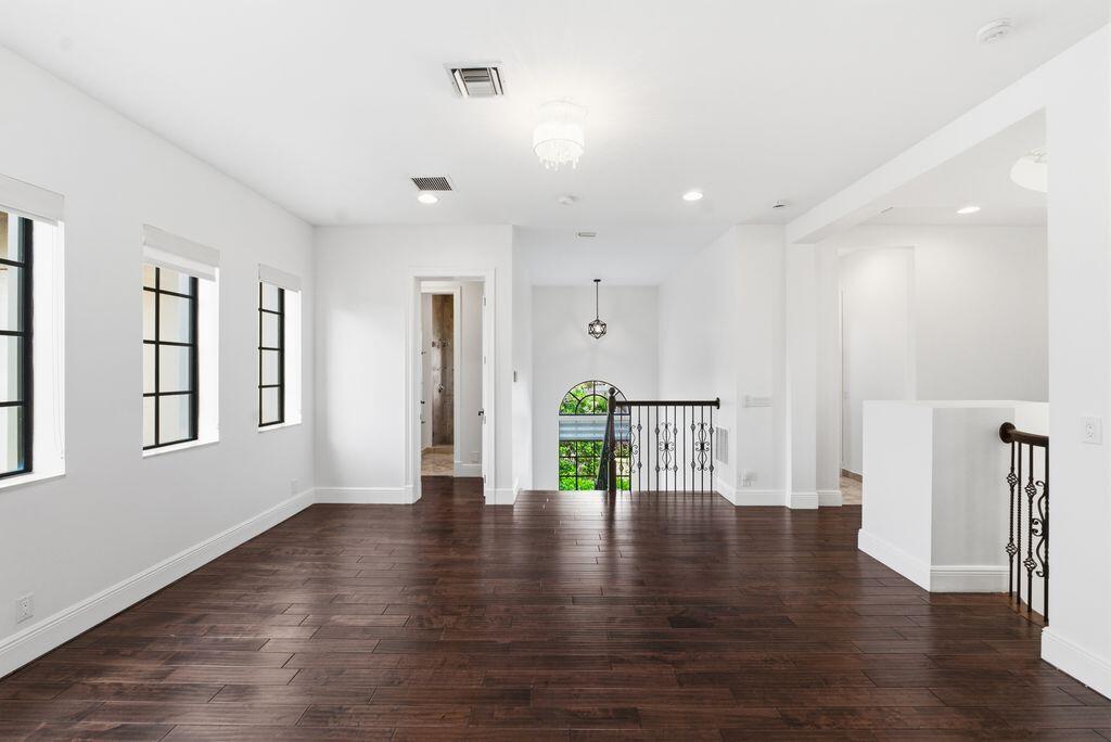 9460 Eden Manor