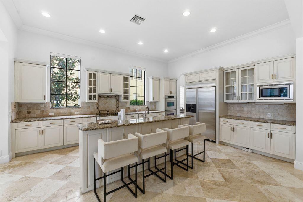 9460 Eden Manor