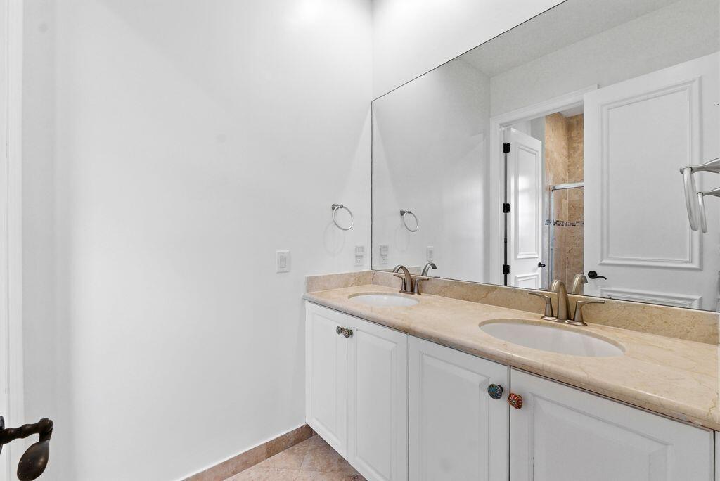9460 Eden Manor