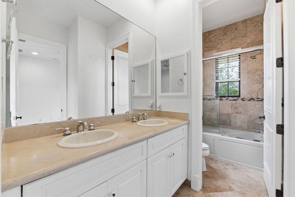 9460 Eden Manor