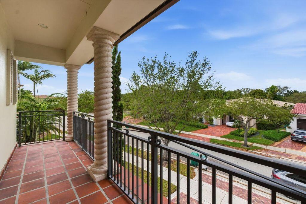 9460 Eden Manor