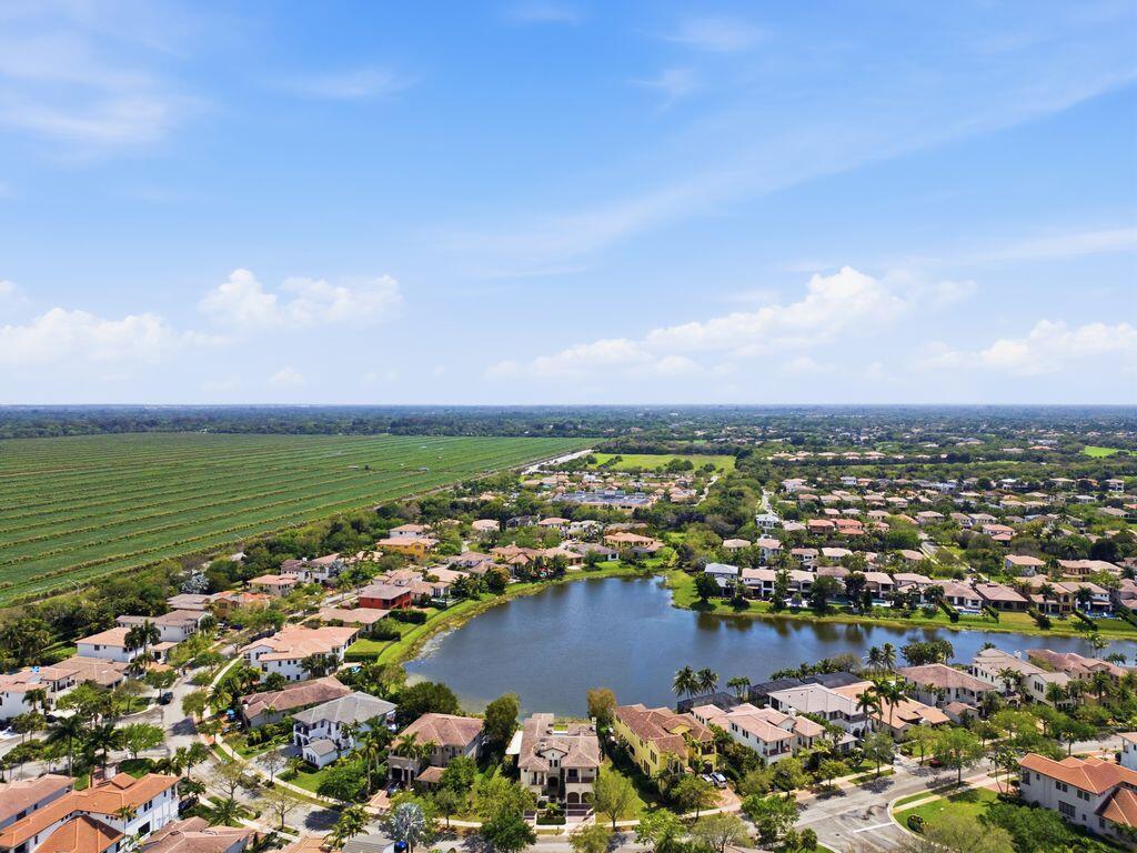 9460 Eden Manor