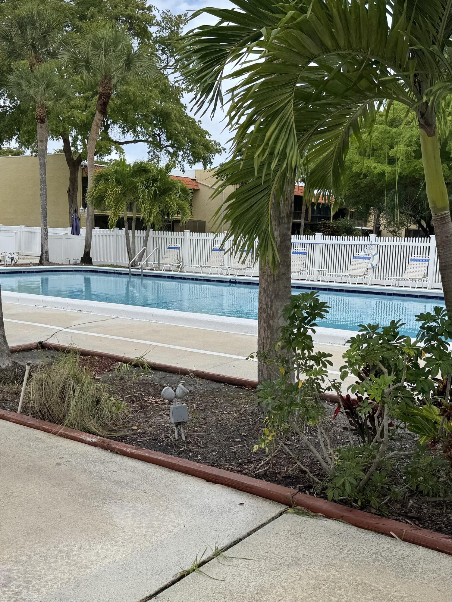 912 SW 9th St Circle SW 101