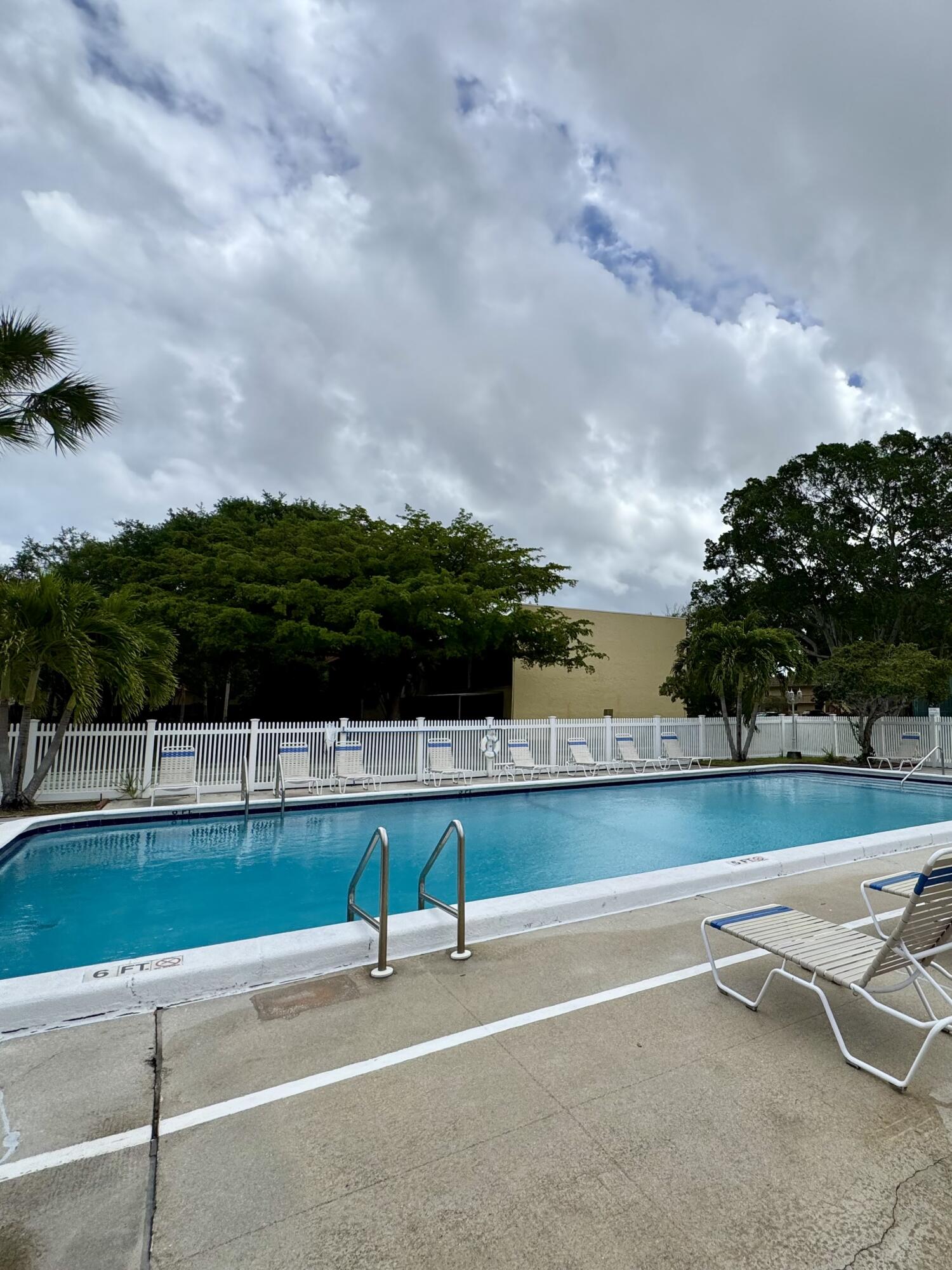 912 SW 9th St Circle SW 101
