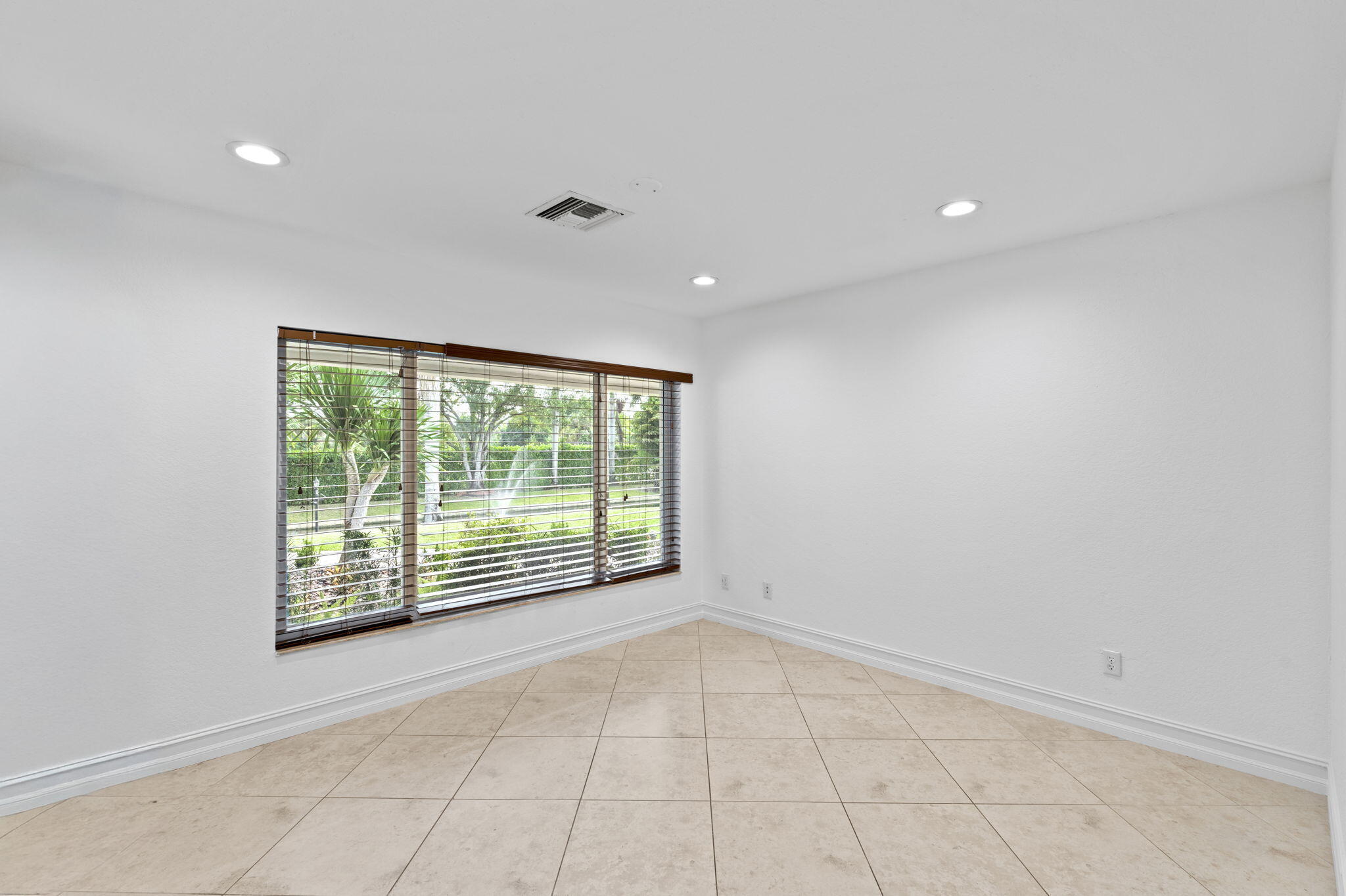 7447 NW 82nd Terrace