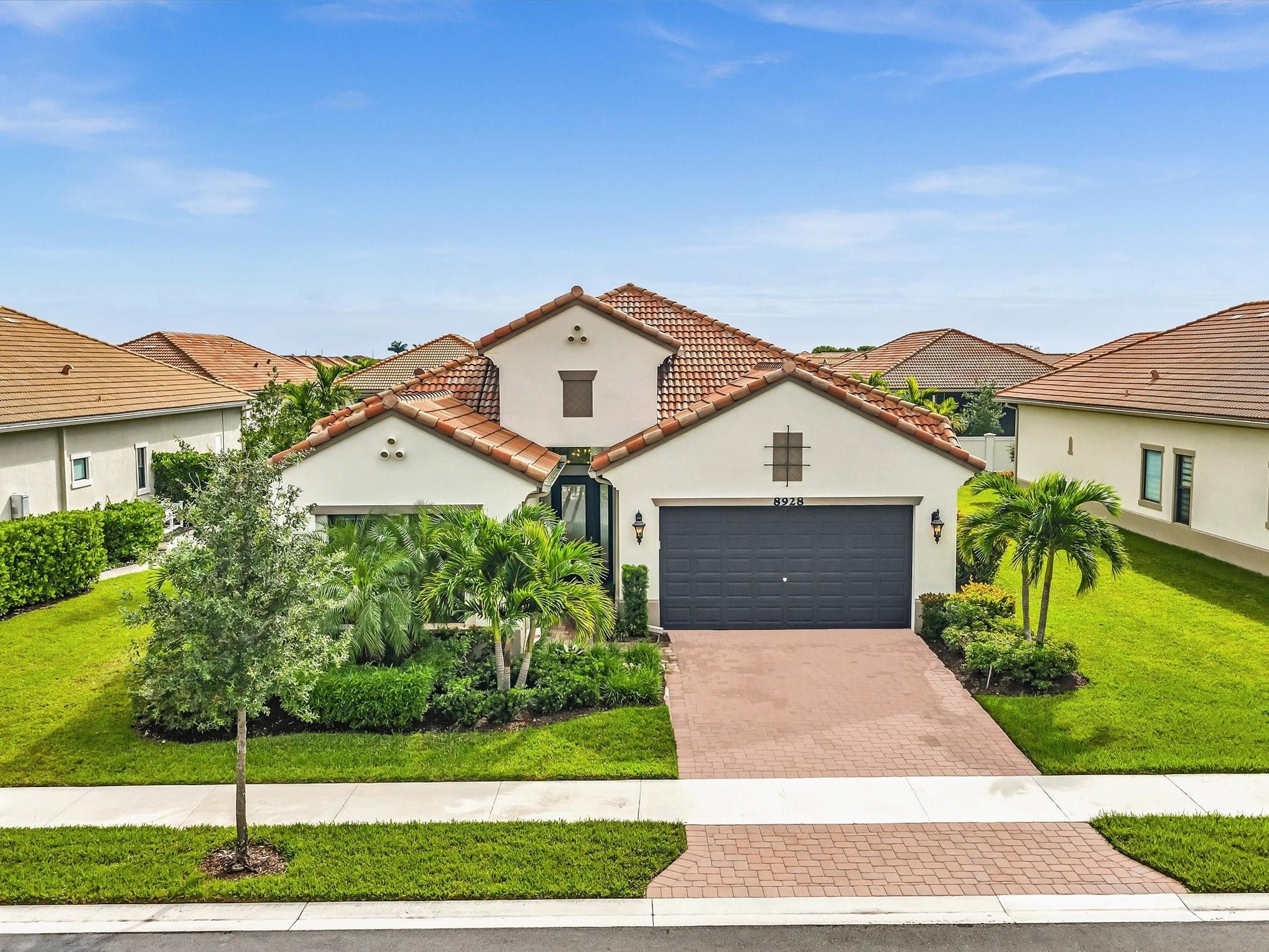 8928 E Bastille Cir Circle