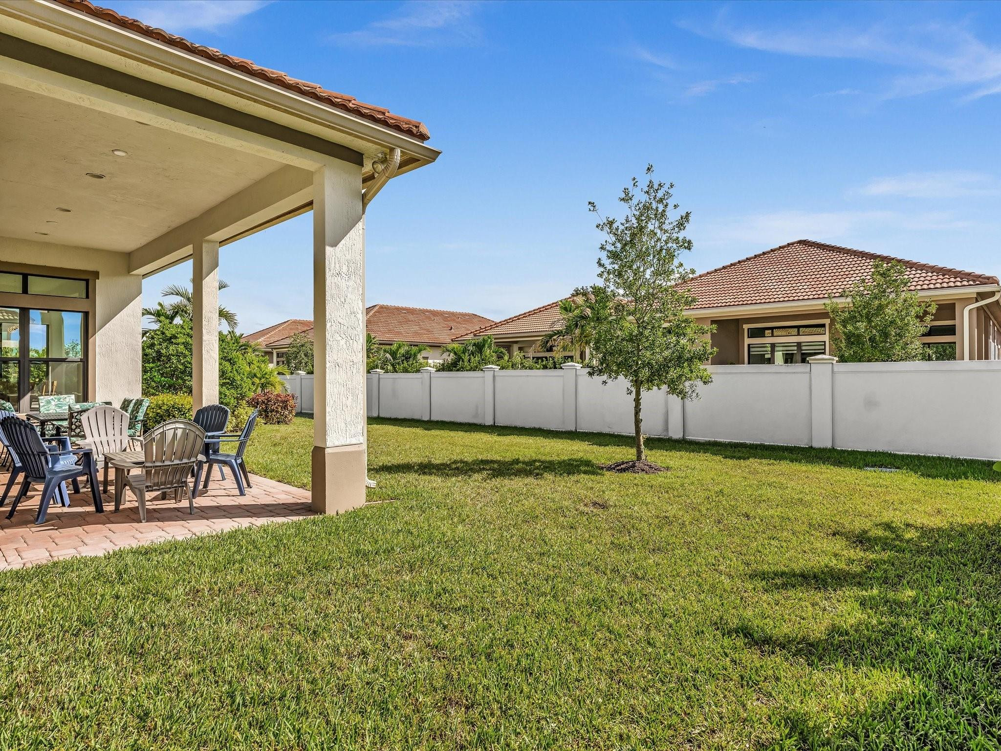8928 E Bastille Cir Circle