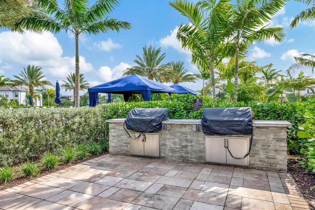 2751 Oak Tree Lane