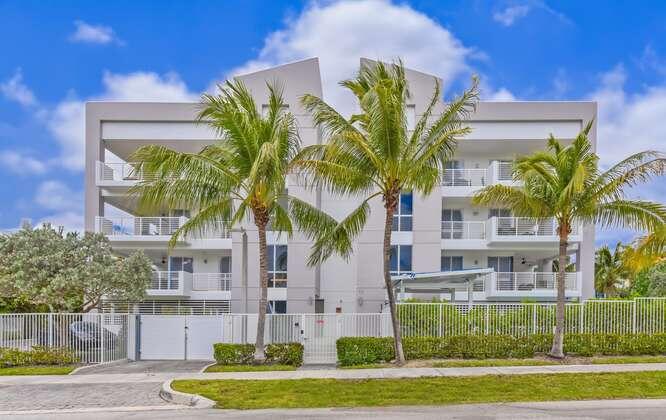 51 SE 19th Avenue 401