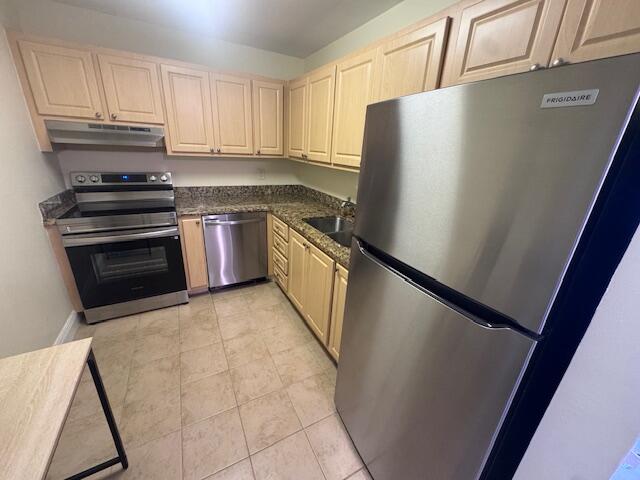 6475 Bay Club Drive 4