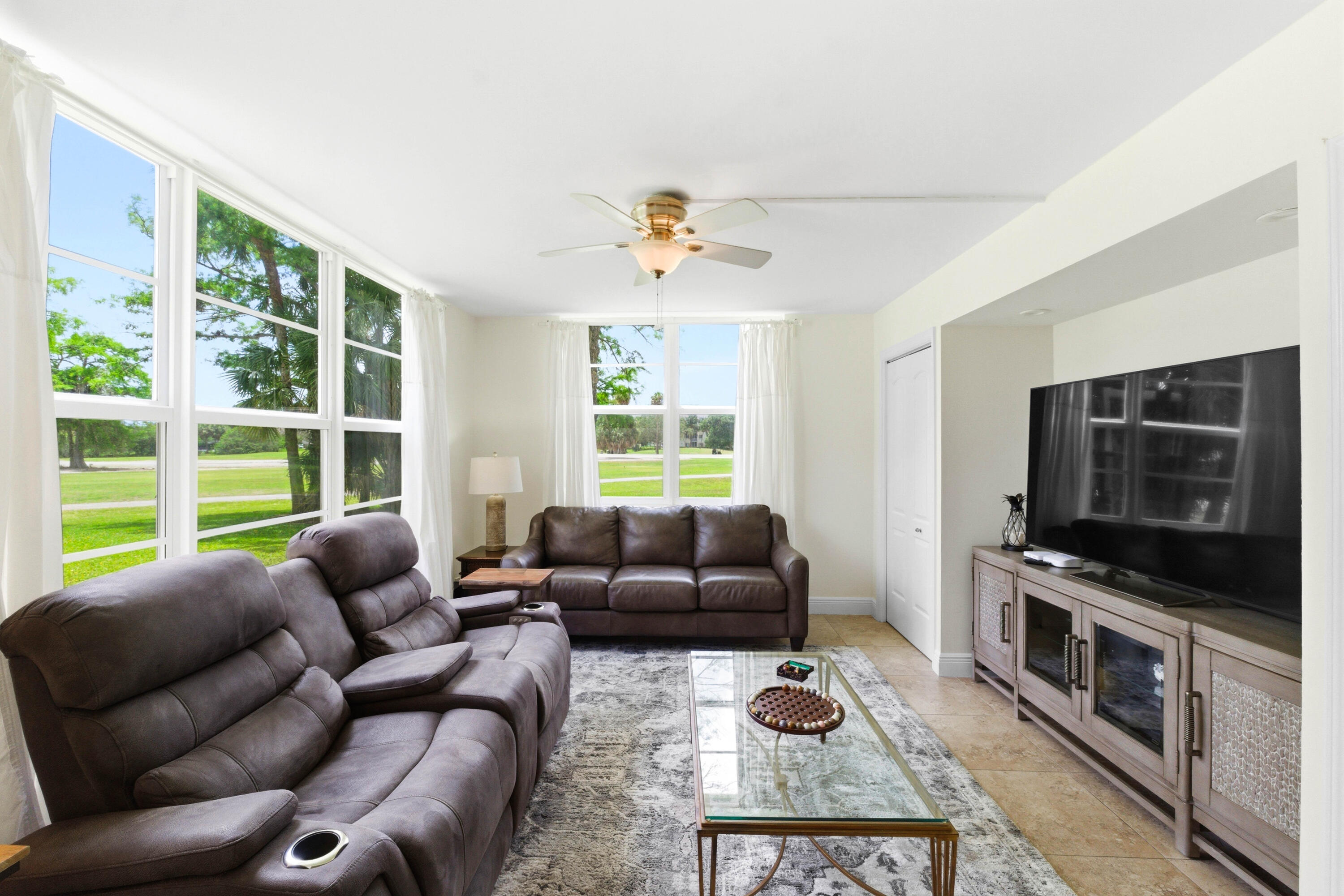 3800 Oaks Clubhouse Drive 106