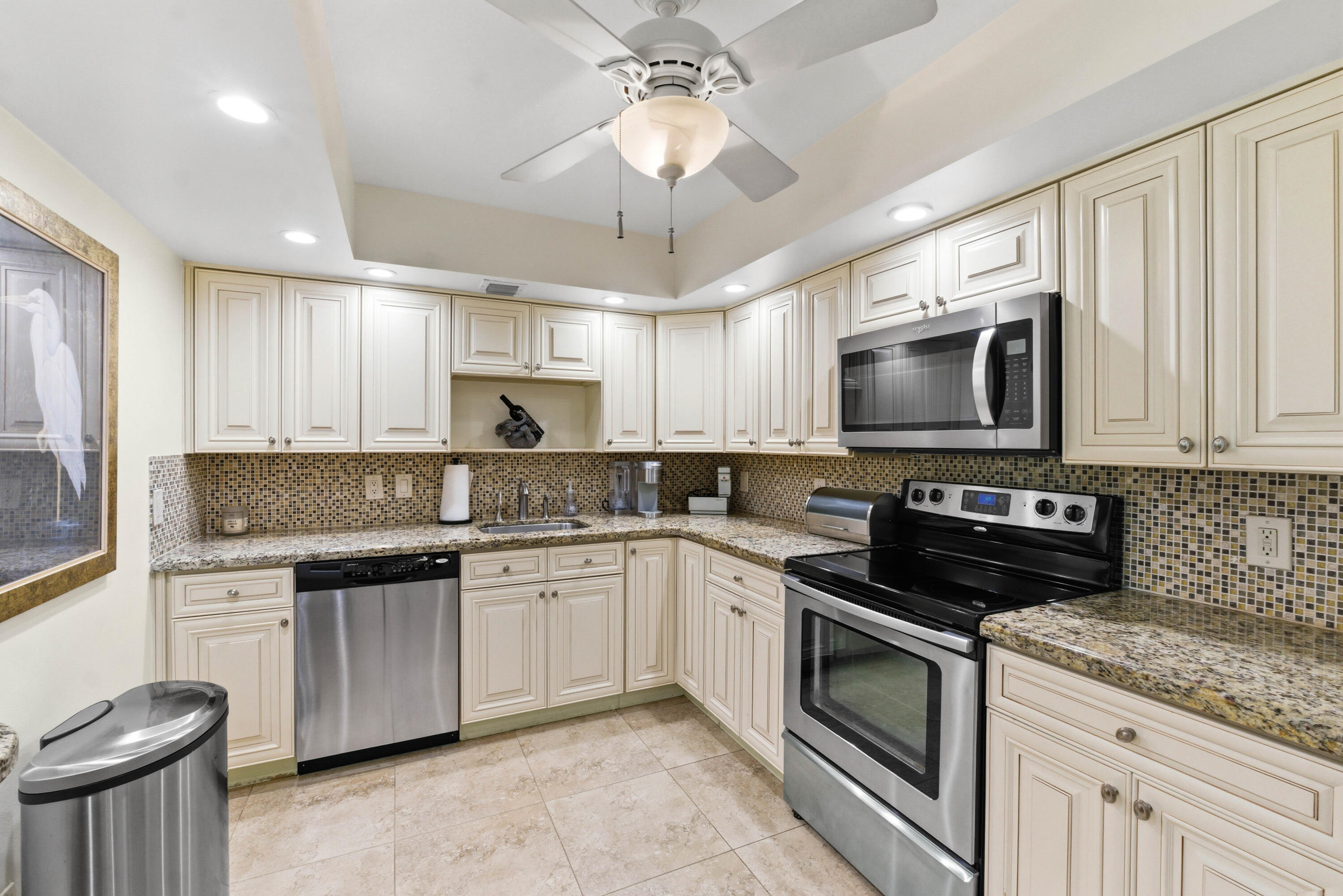 3800 Oaks Clubhouse Drive 106