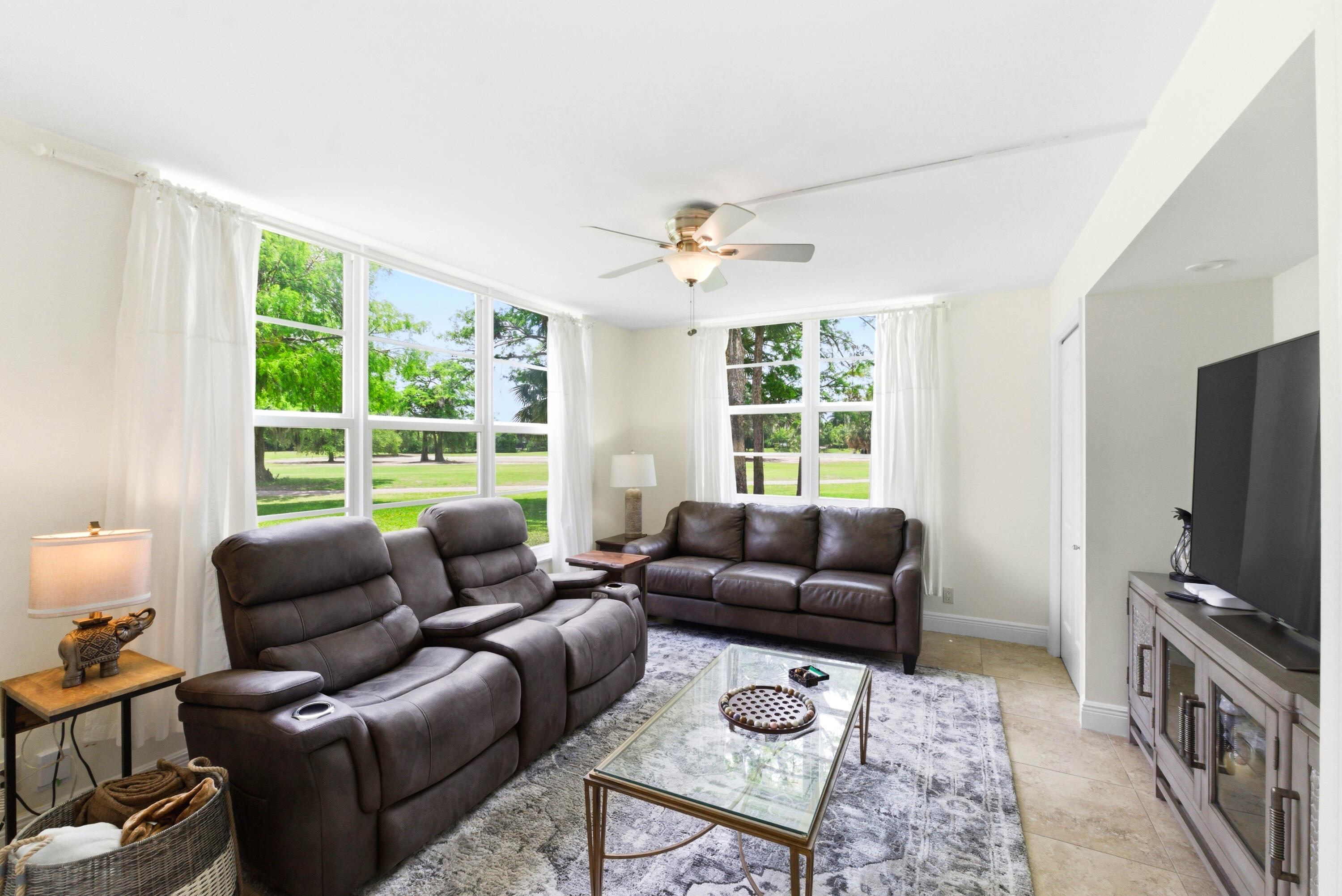3800 Oaks Clubhouse Drive 106
