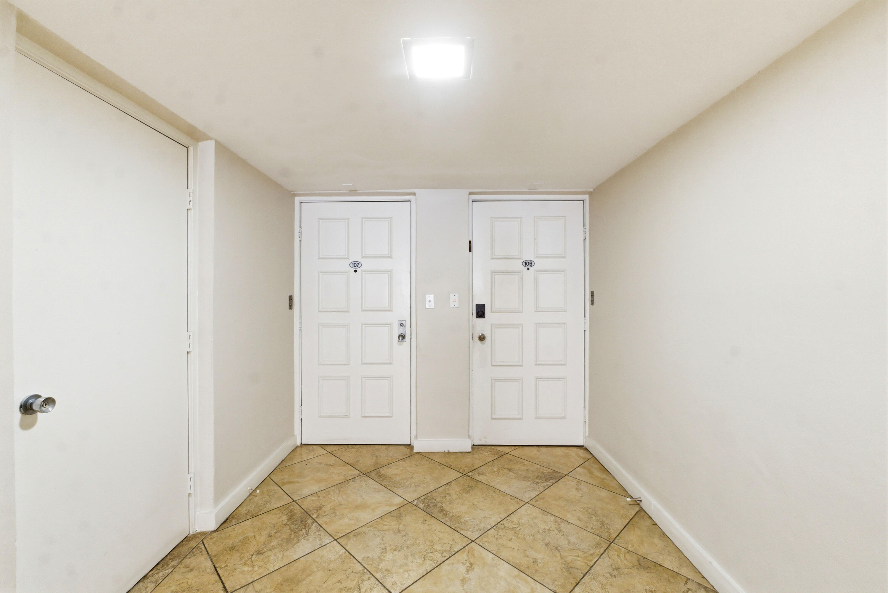 3800 Oaks Clubhouse Drive 106