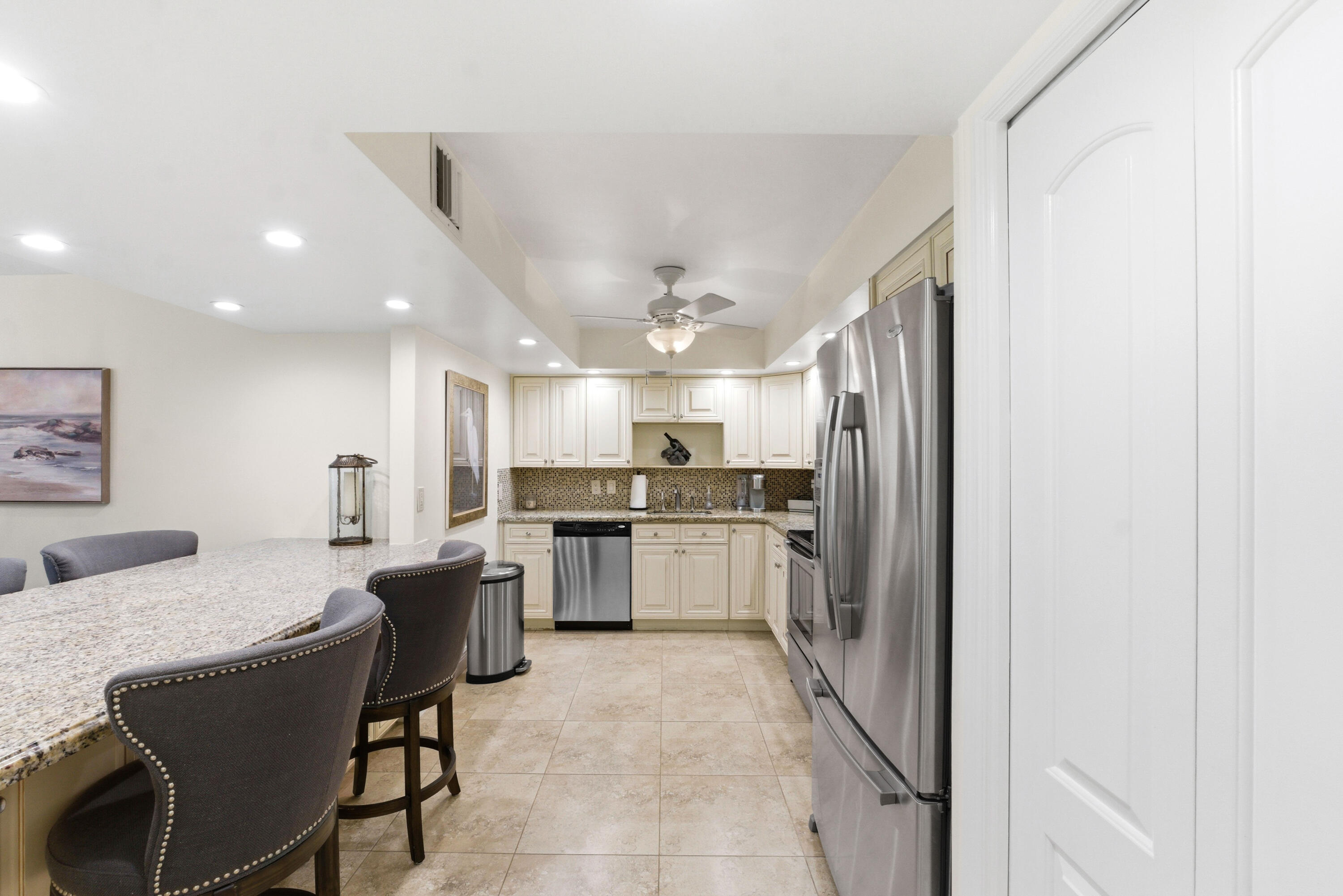 3800 Oaks Clubhouse Drive 106
