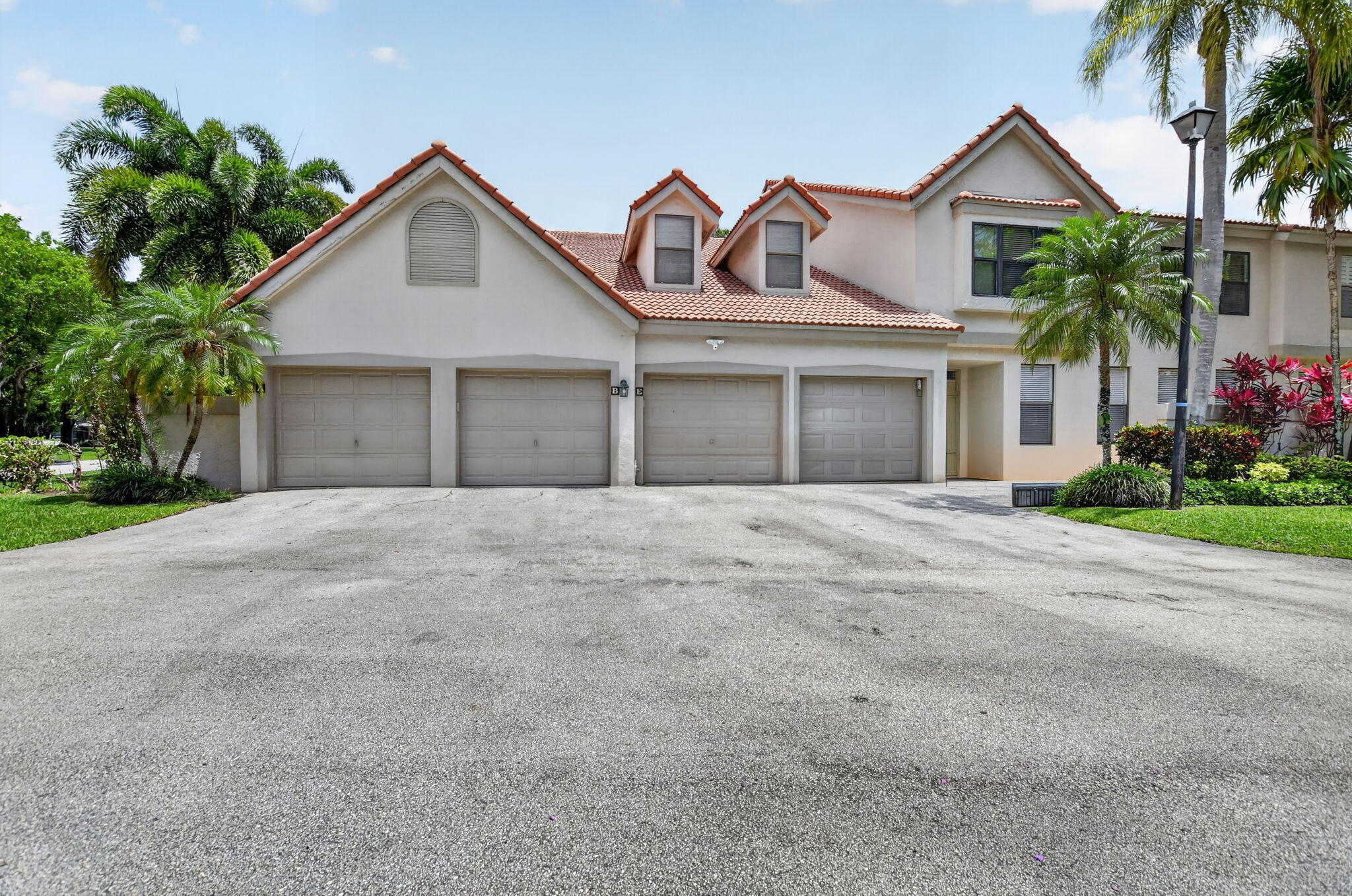 5801 Coach House Circle E