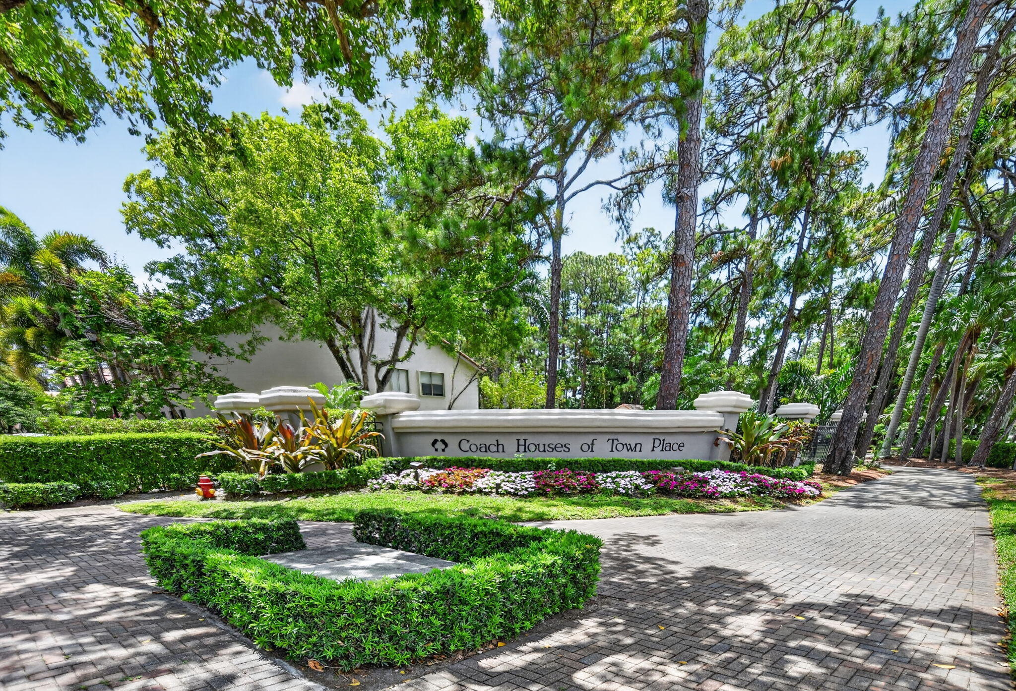 5801 Coach House Circle E