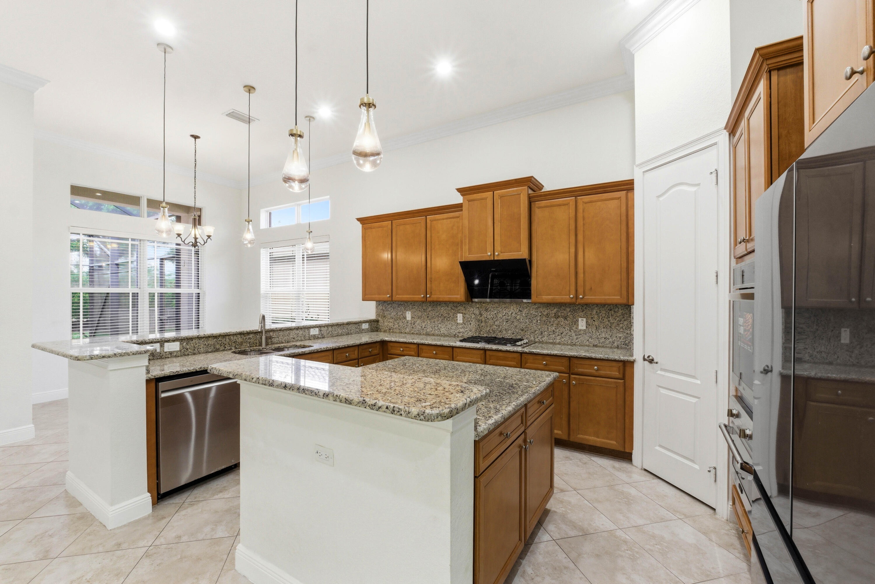 9871 Lakeview Lane