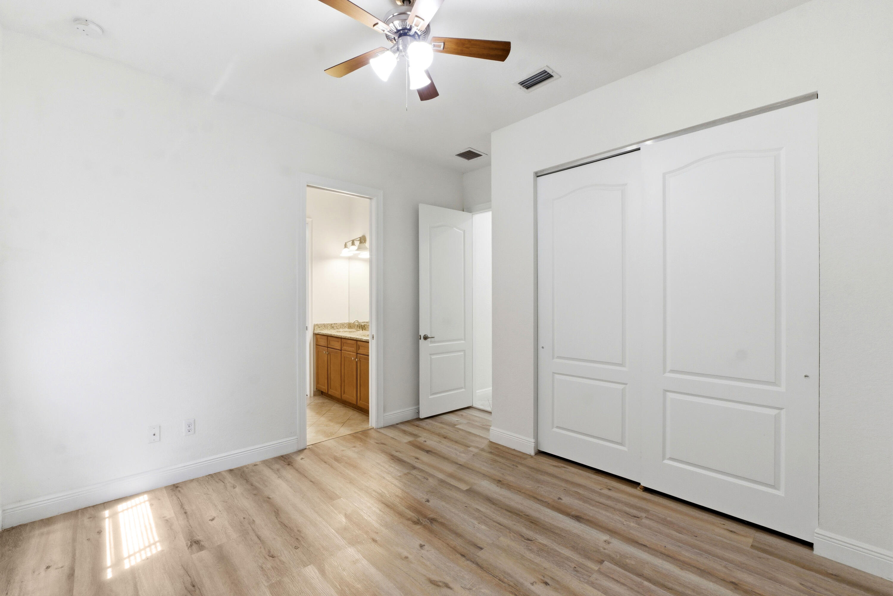 9871 Lakeview Lane