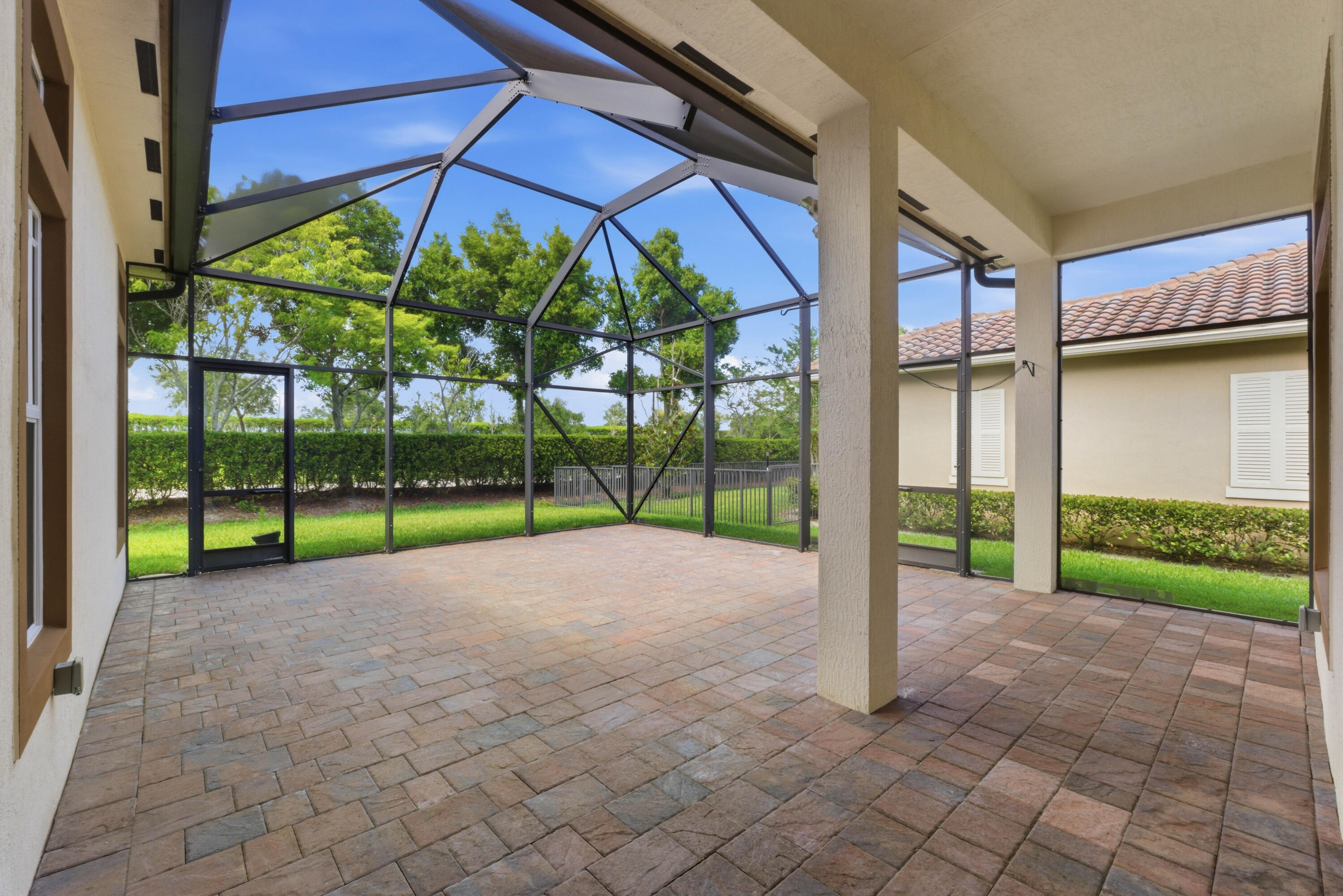 9871 Lakeview Lane
