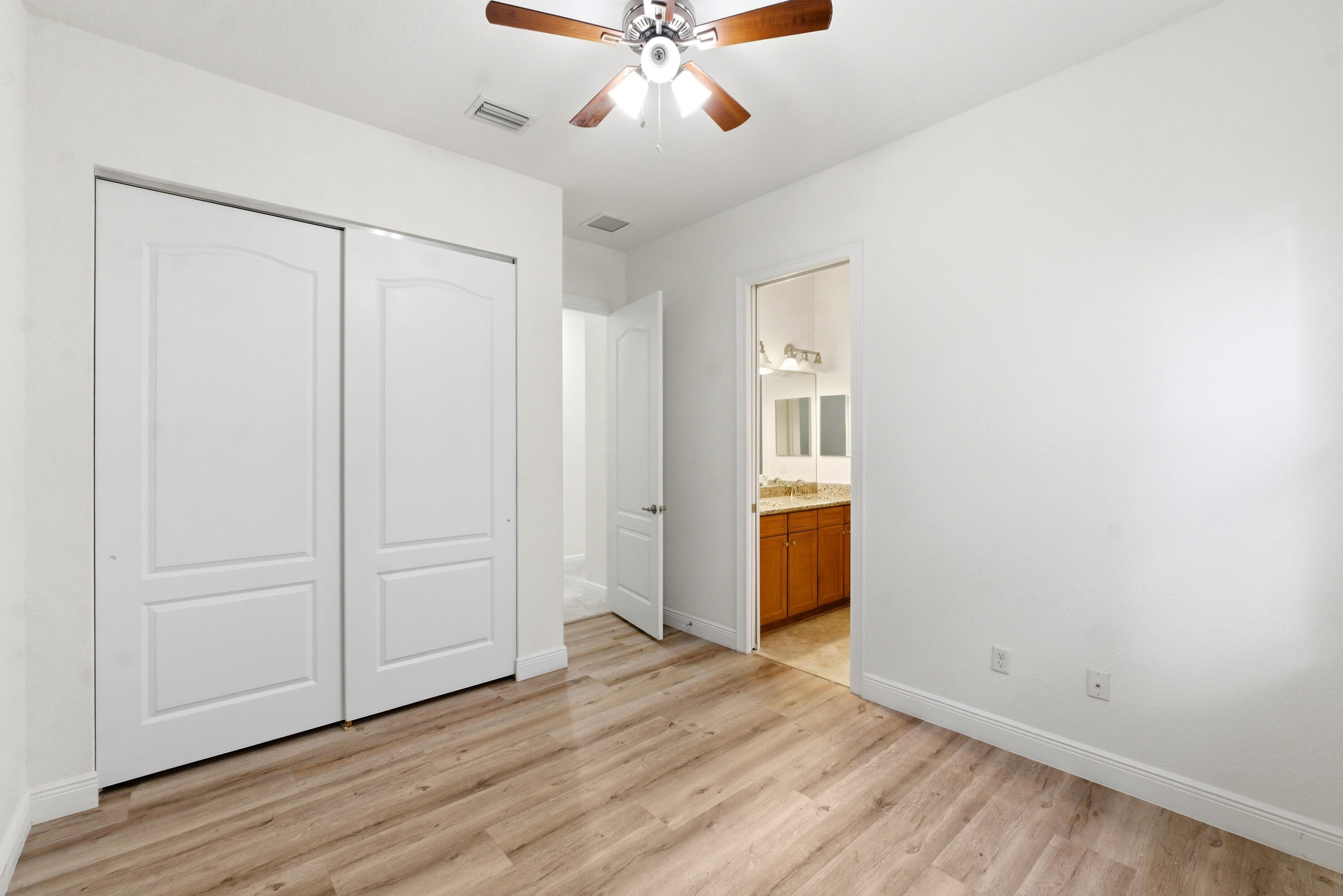 9871 Lakeview Lane