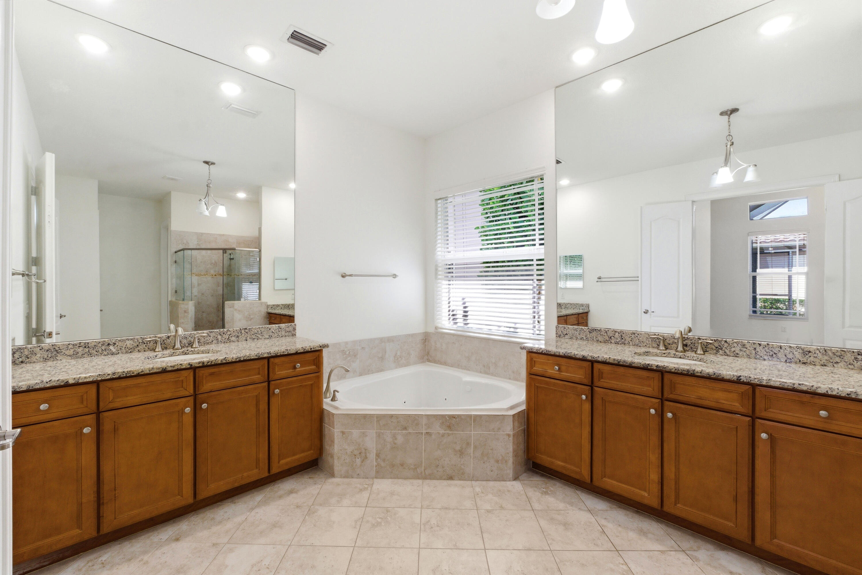 9871 Lakeview Lane