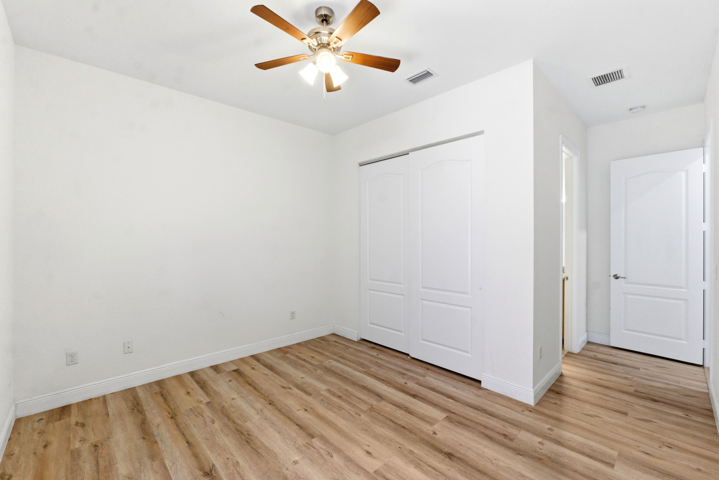 9871 Lakeview Lane