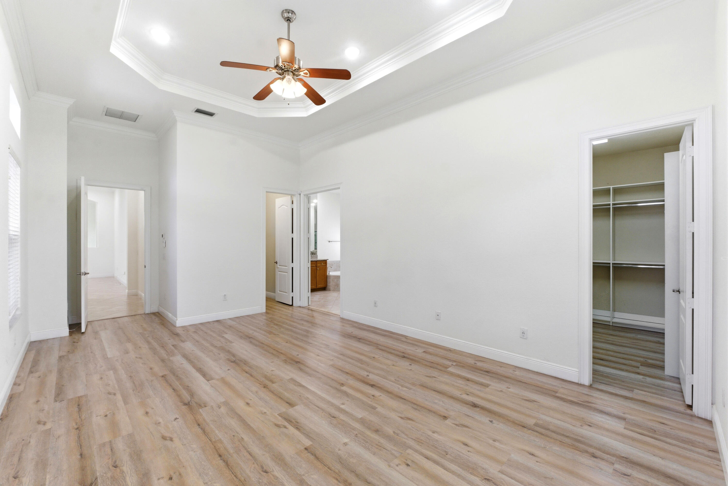 9871 Lakeview Lane