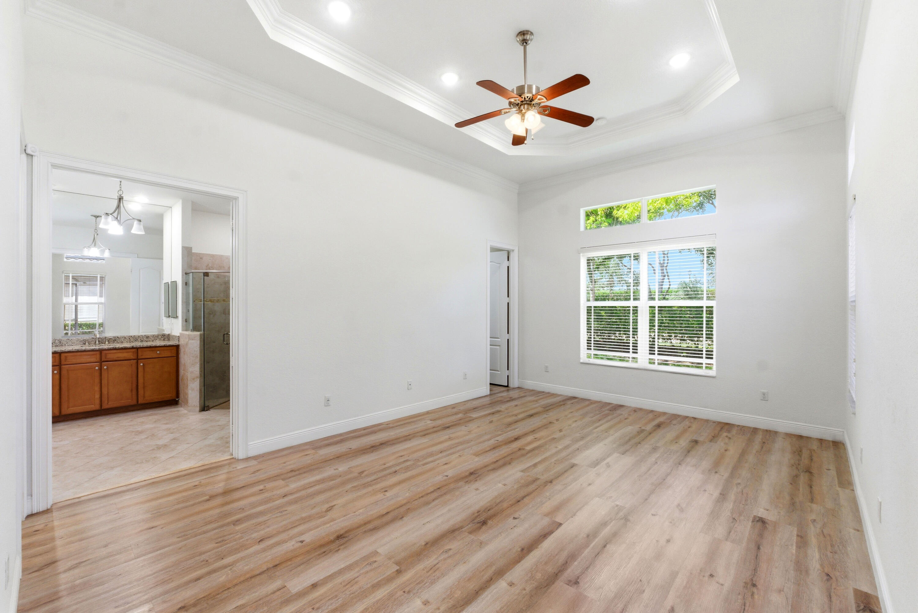 9871 Lakeview Lane