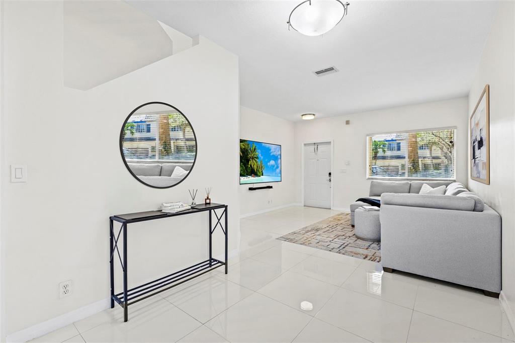 4722 Lago Vista Drive