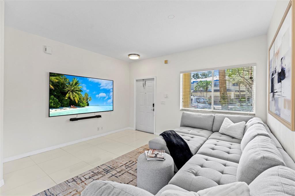 4722 Lago Vista Drive