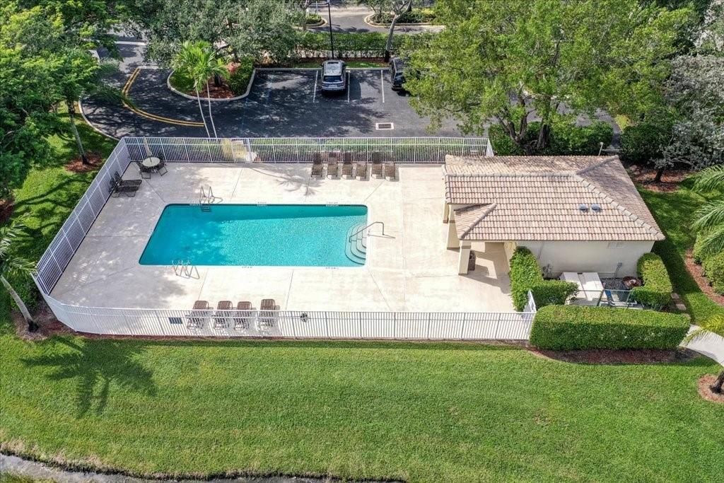 4722 Lago Vista Drive