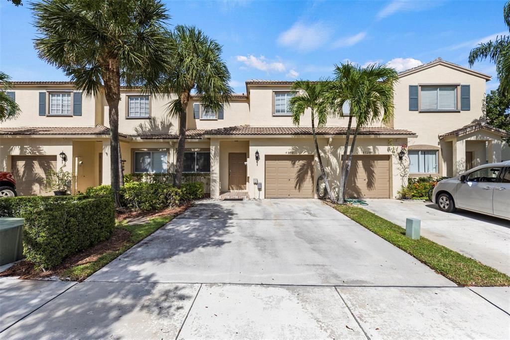 4722 Lago Vista Drive