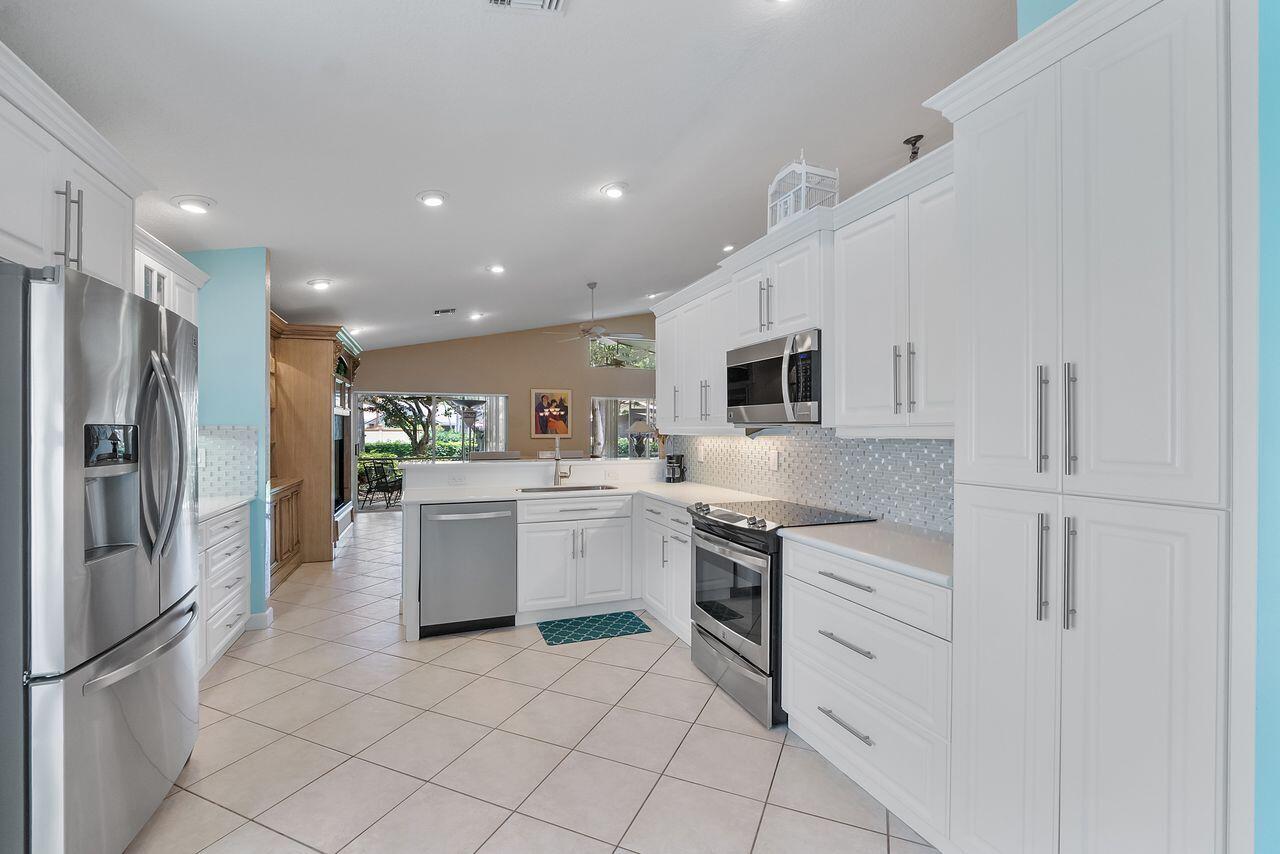 6643 Sherbrook Drive
