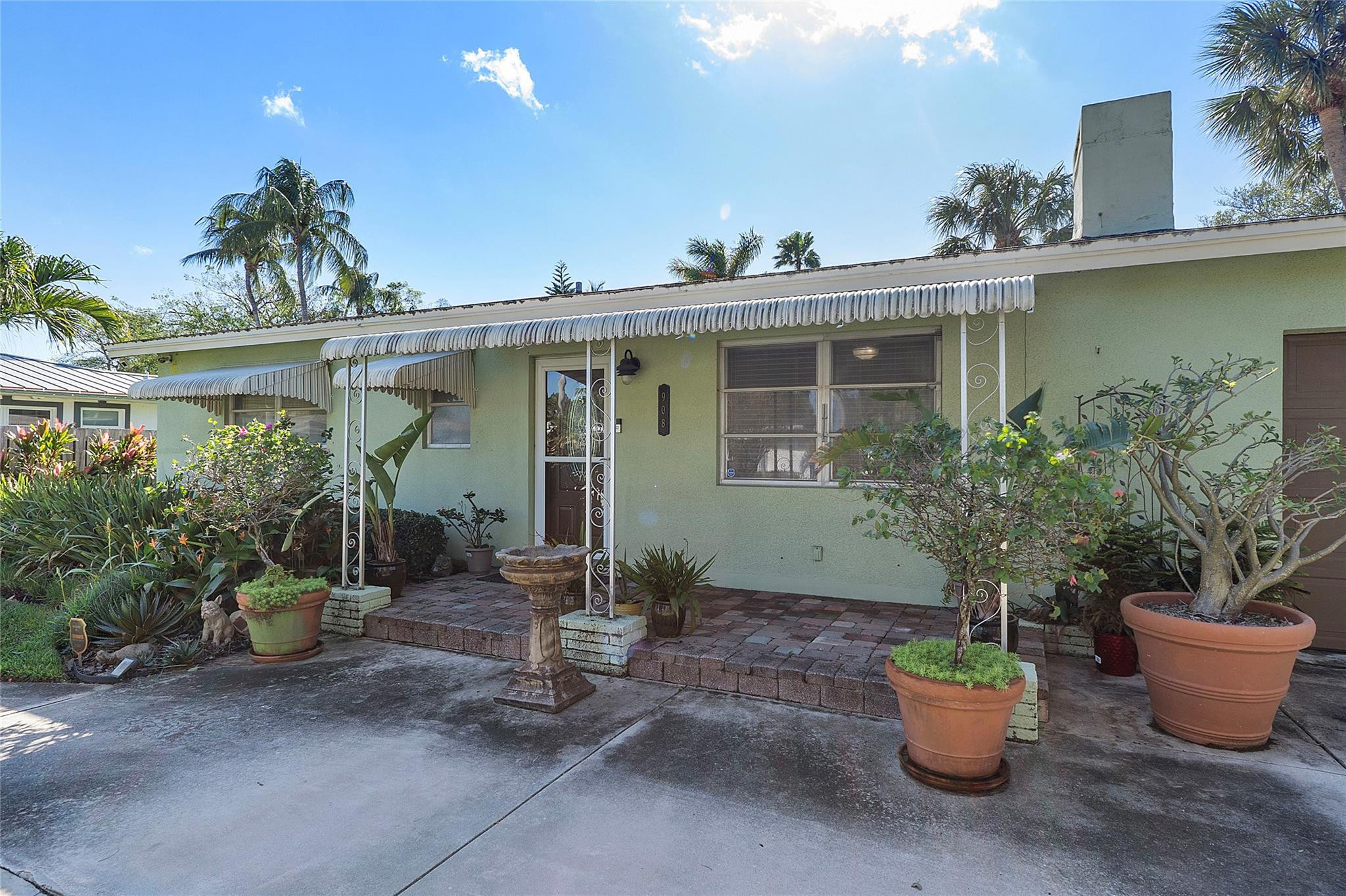 908 Roberts Road