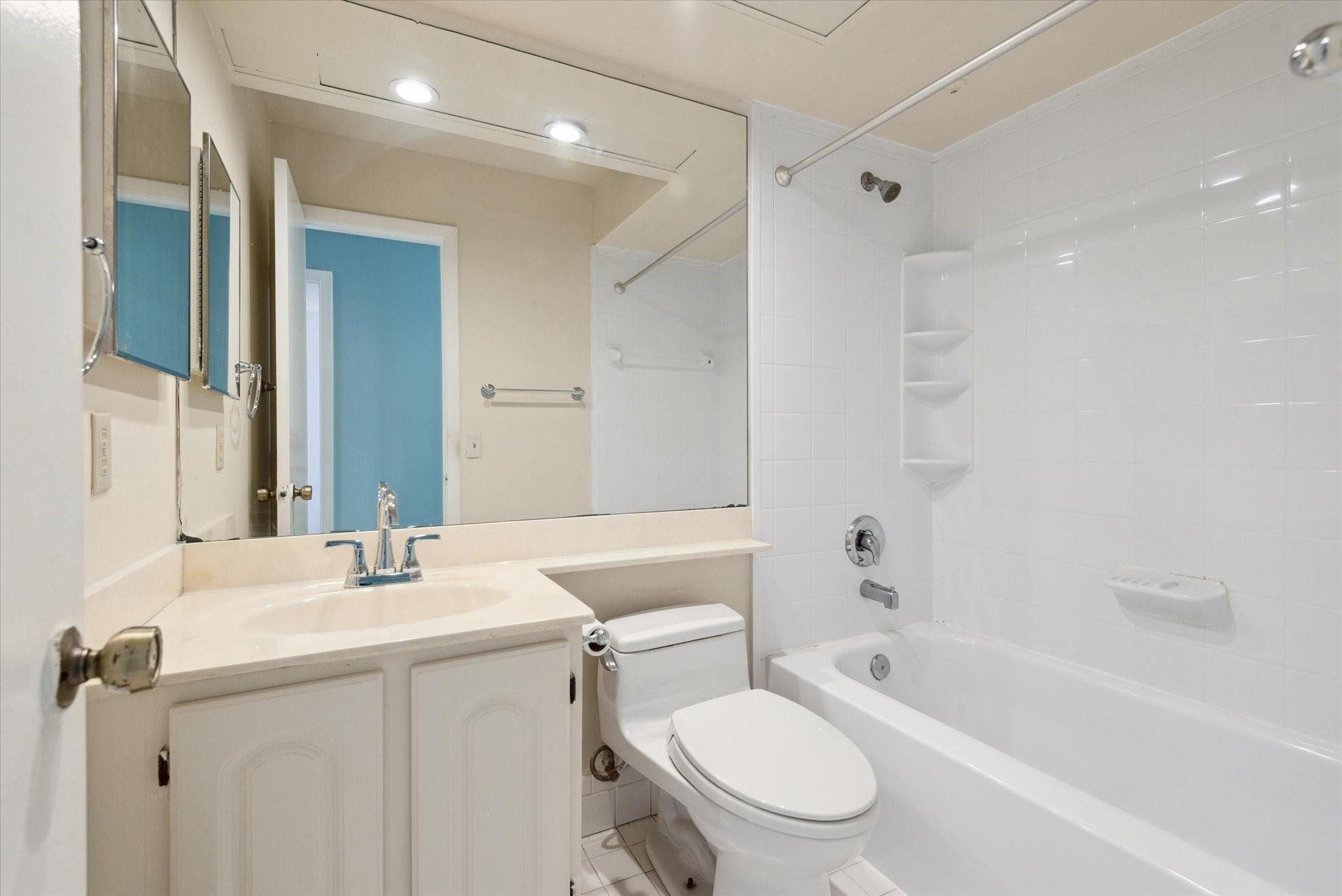 2051 NW 38th Avenue