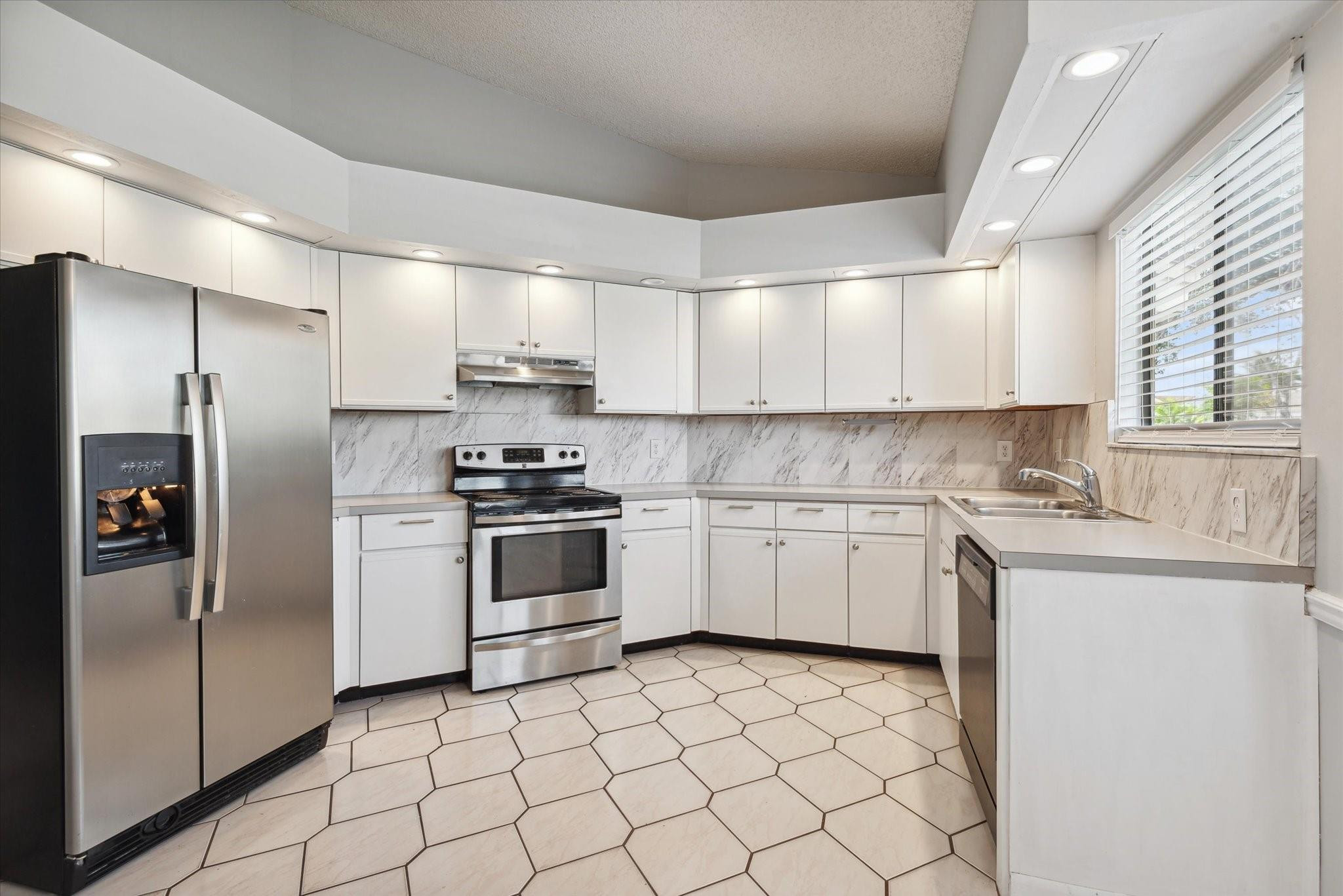 2051 NW 38th Avenue