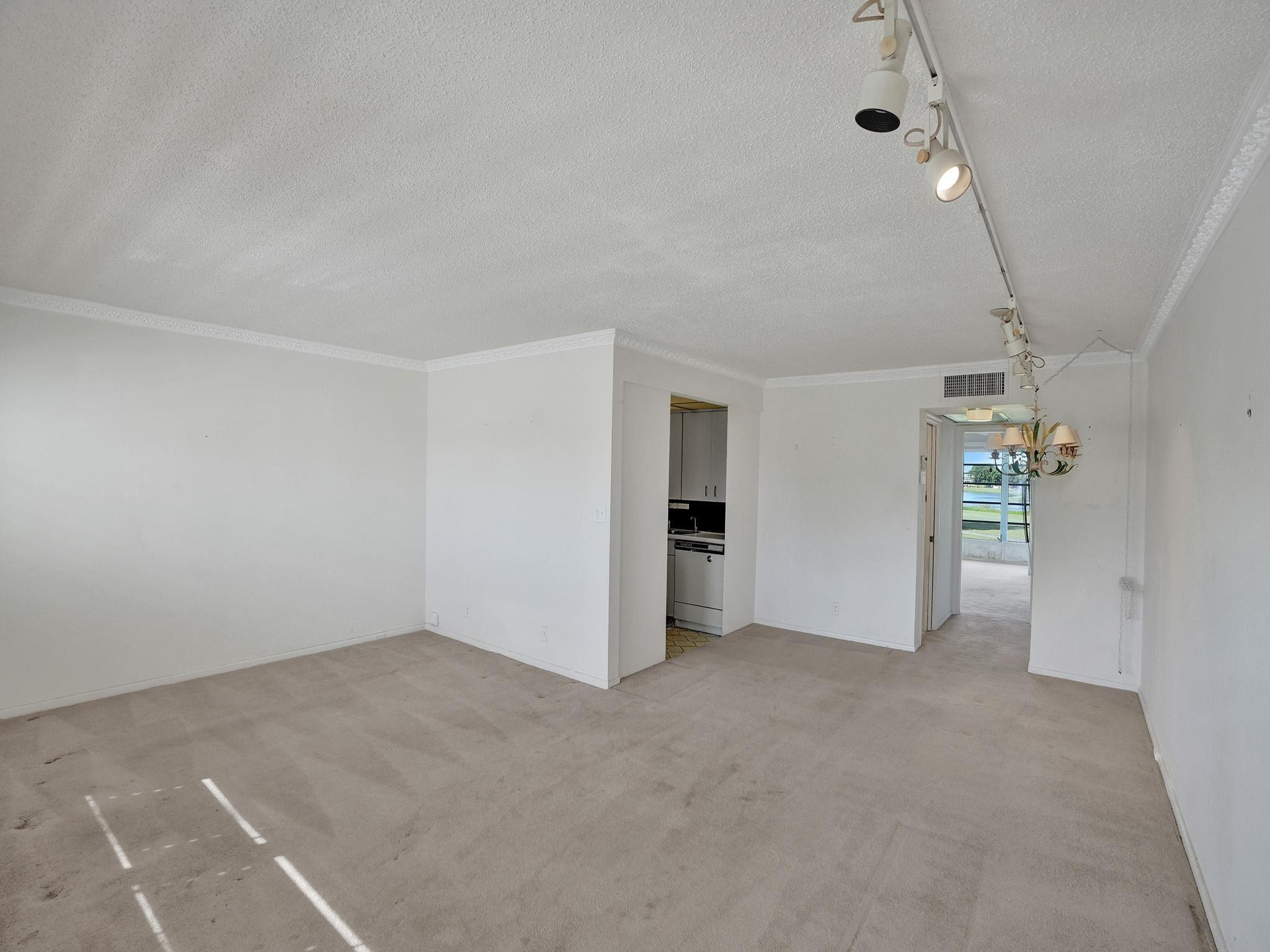 2801 Victoria Way F2