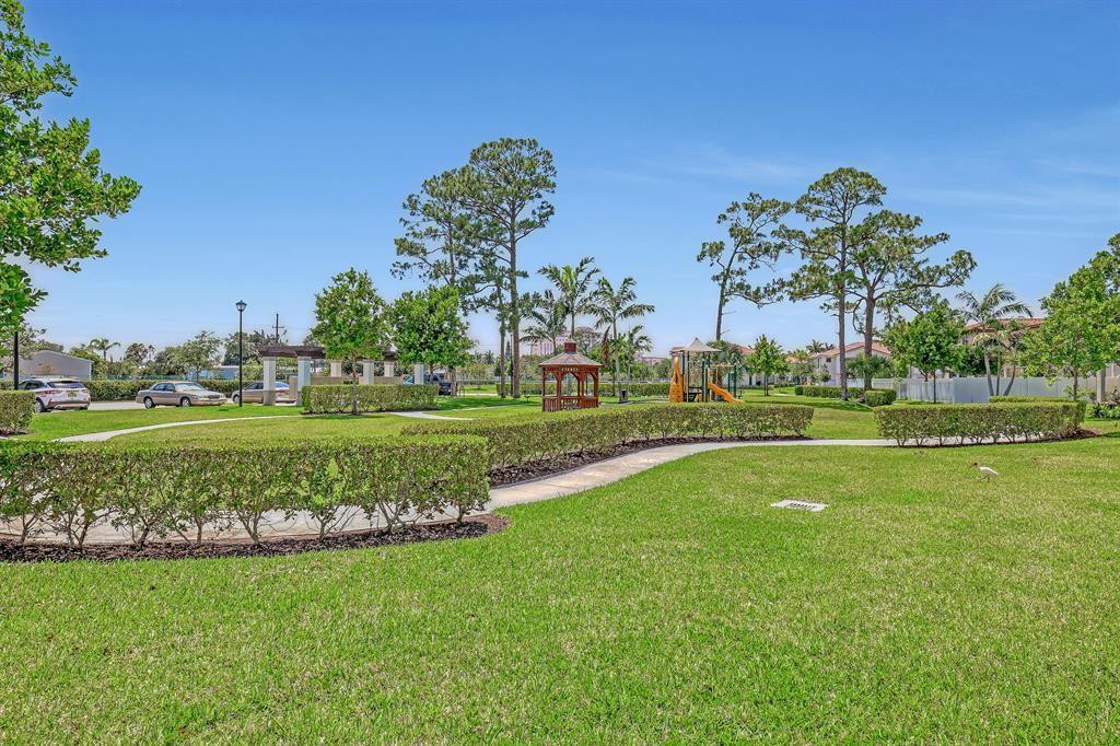 4005 Screw Pine Cove