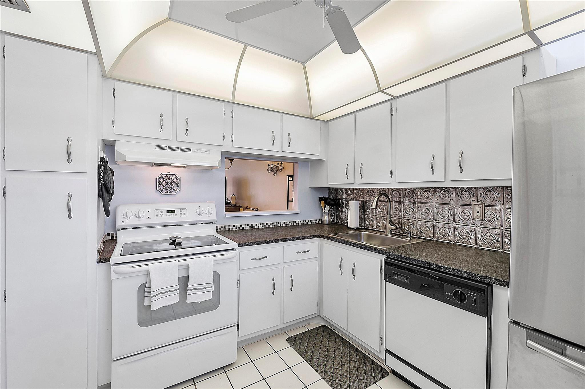 3130 W Holiday Springs Boulevard 201