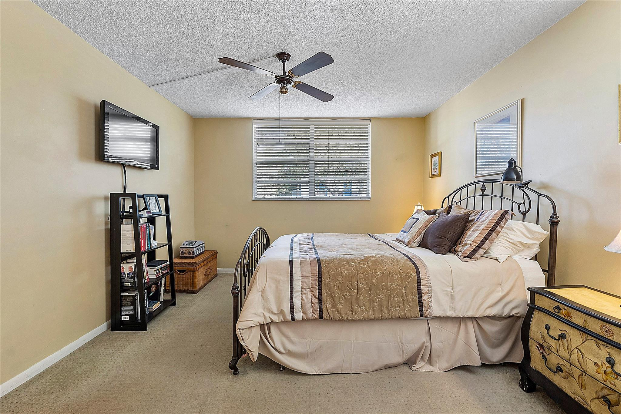 3130 W Holiday Springs Boulevard 201