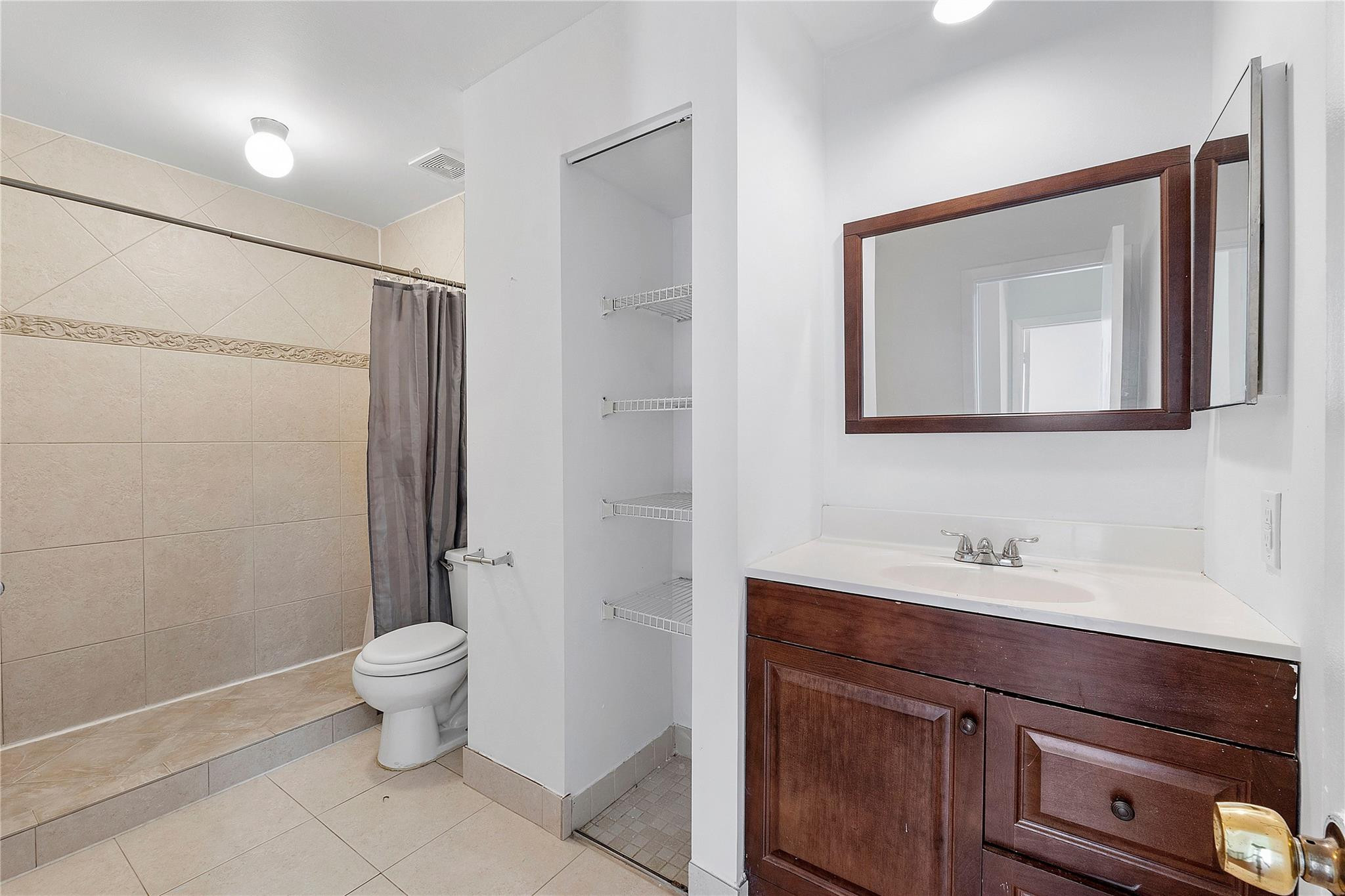 2949 Riverside Drive 225