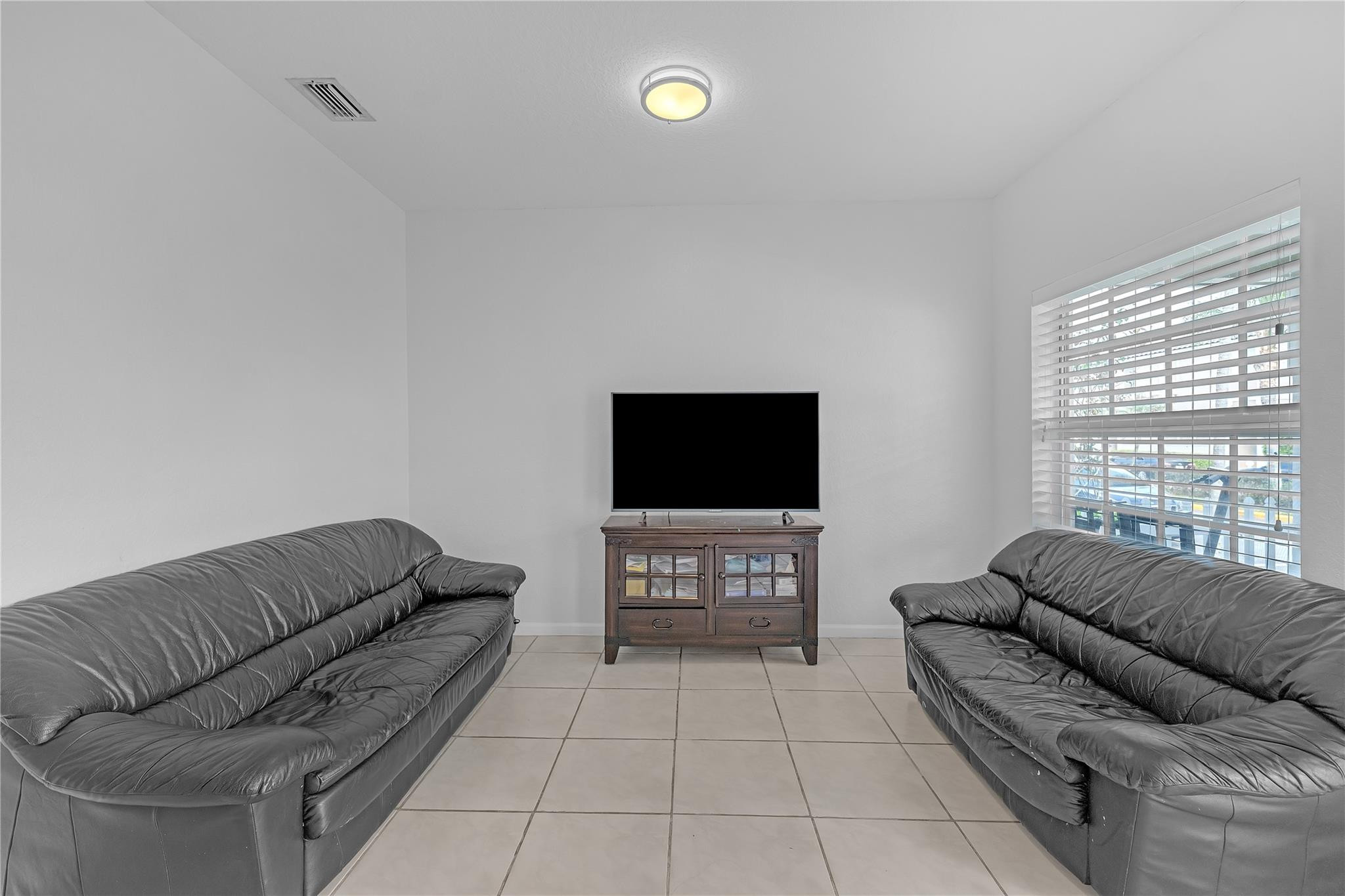 10502 NW 57th Street 10502