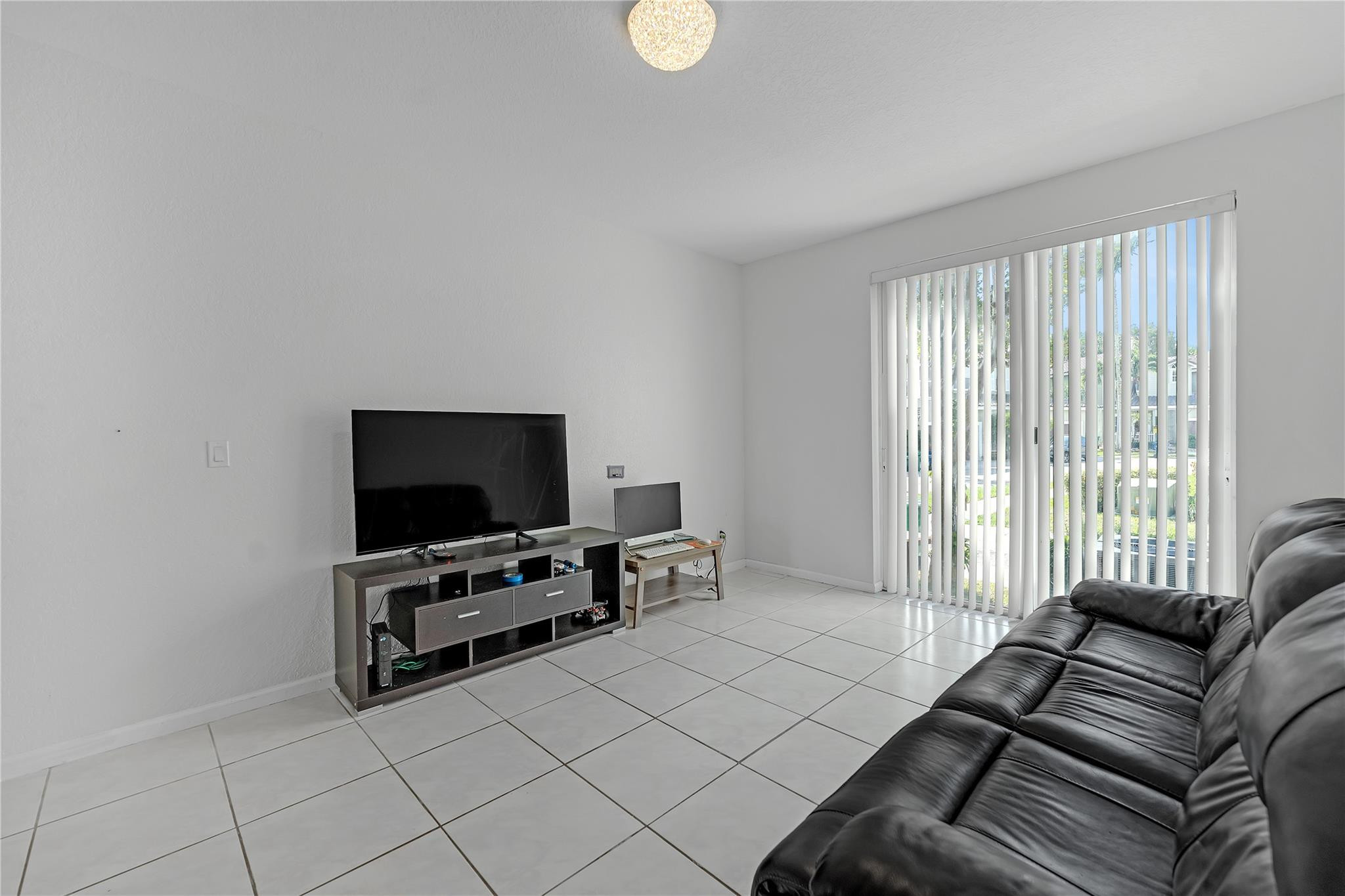 10502 NW 57th Street 10502