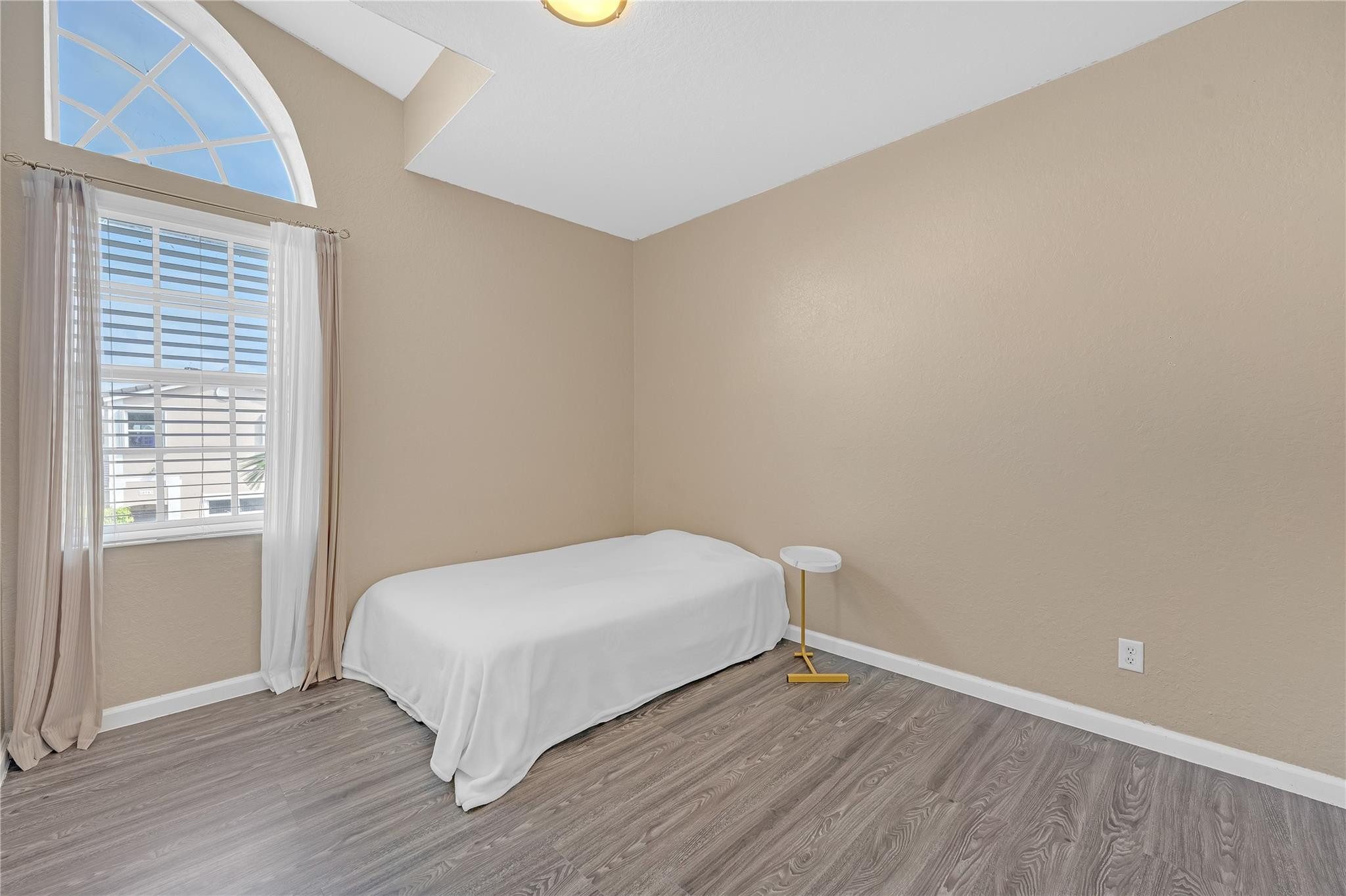 10502 NW 57th Street 10502
