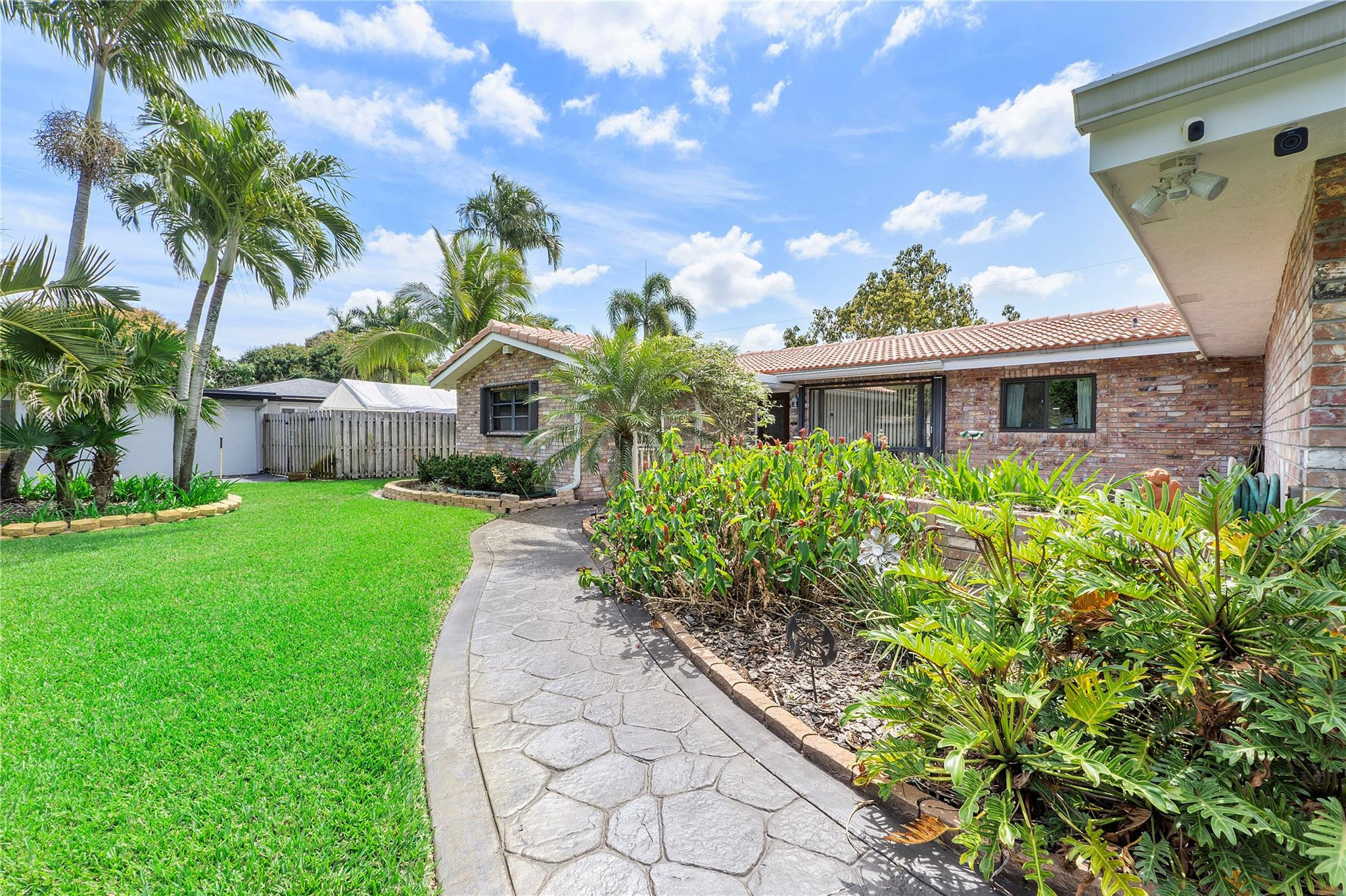 5640 SW 3rd Court