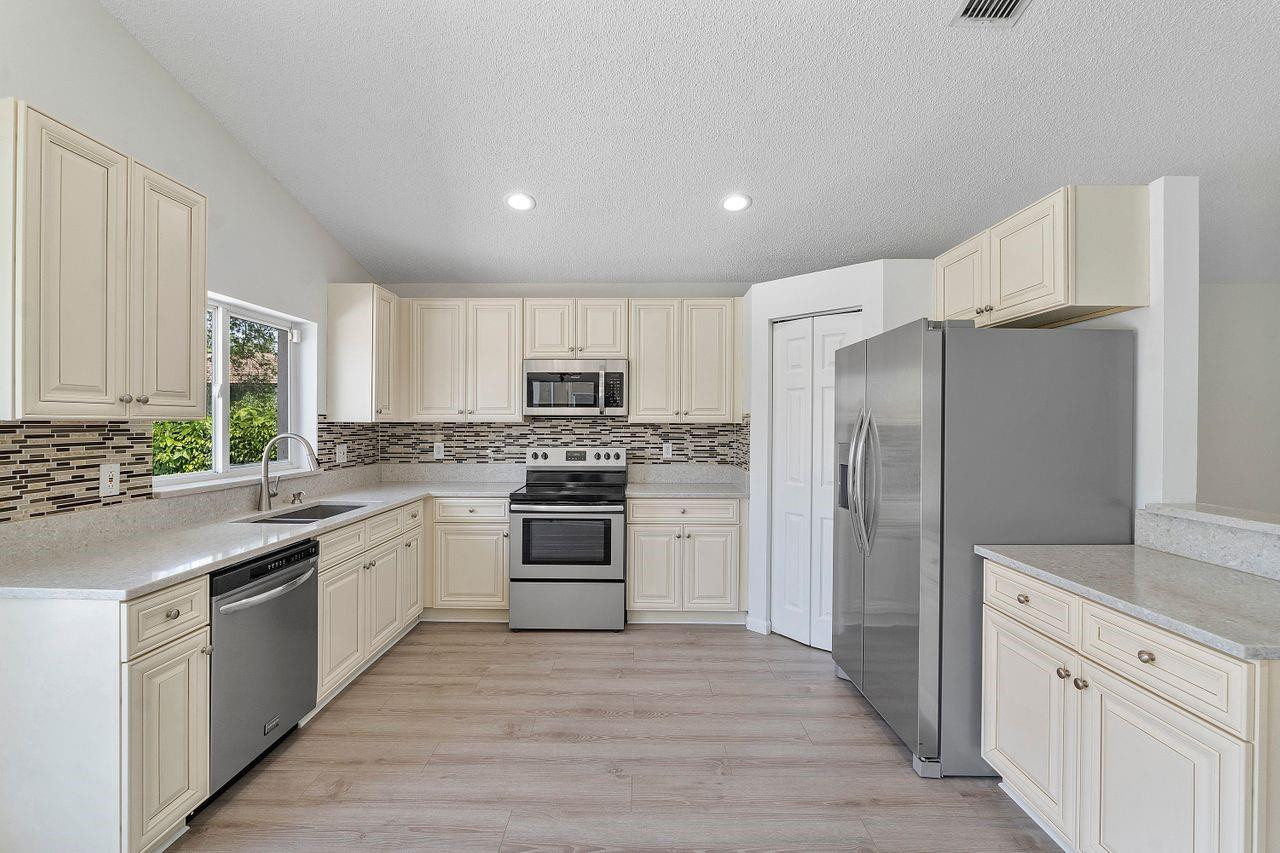 4721 NW 75th Street