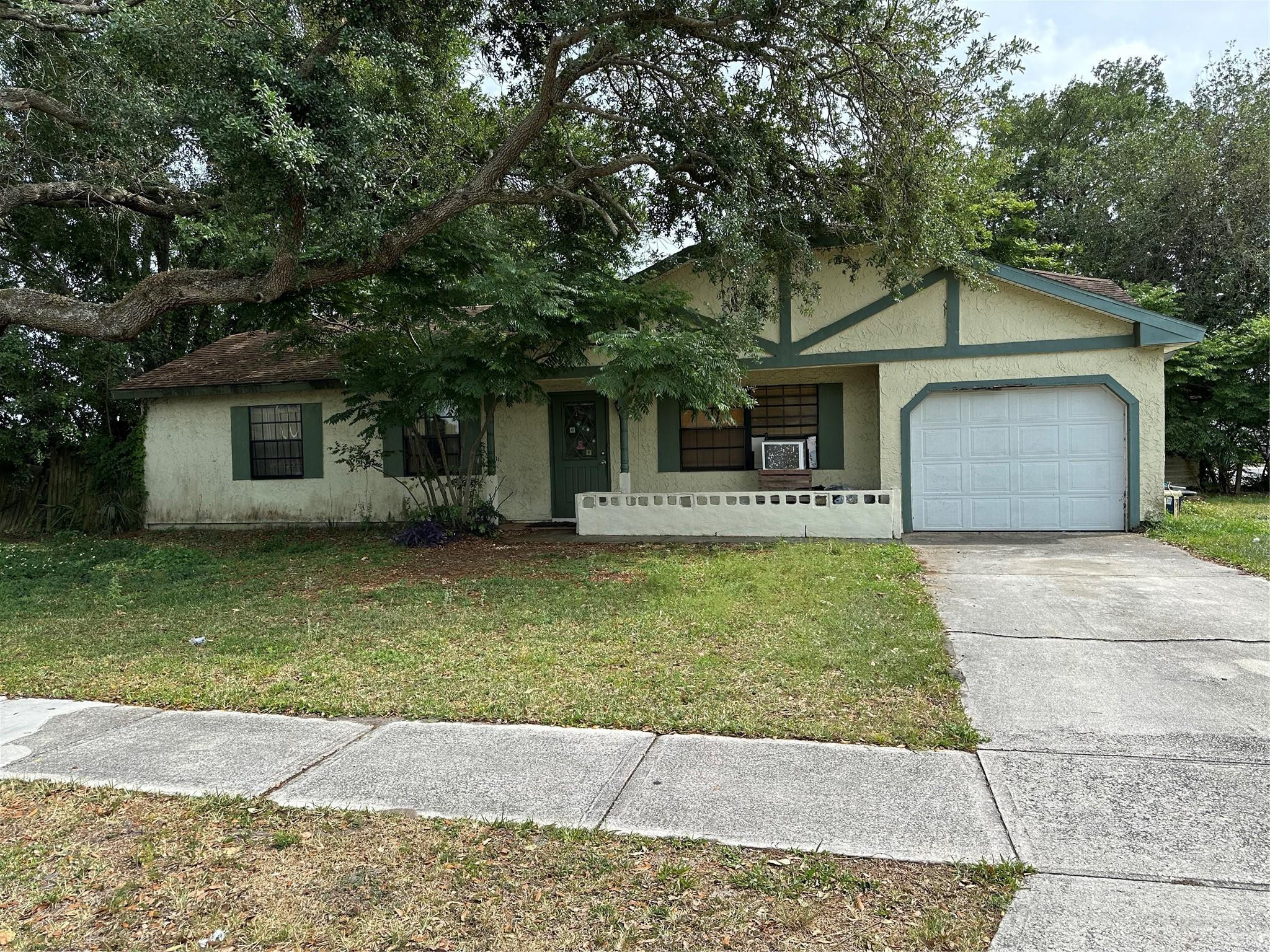 1698 NE Norwood