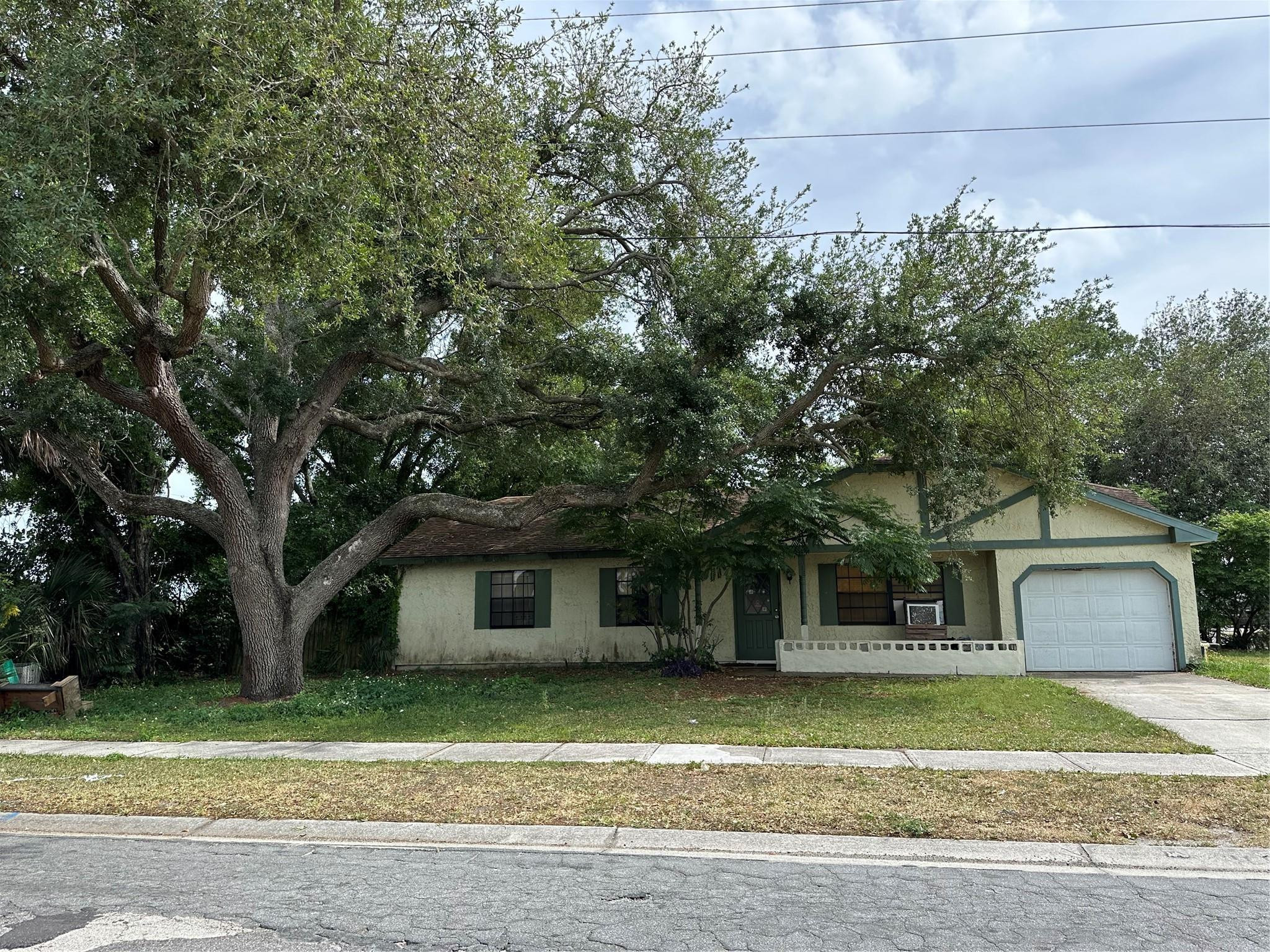 1698 NE Norwood