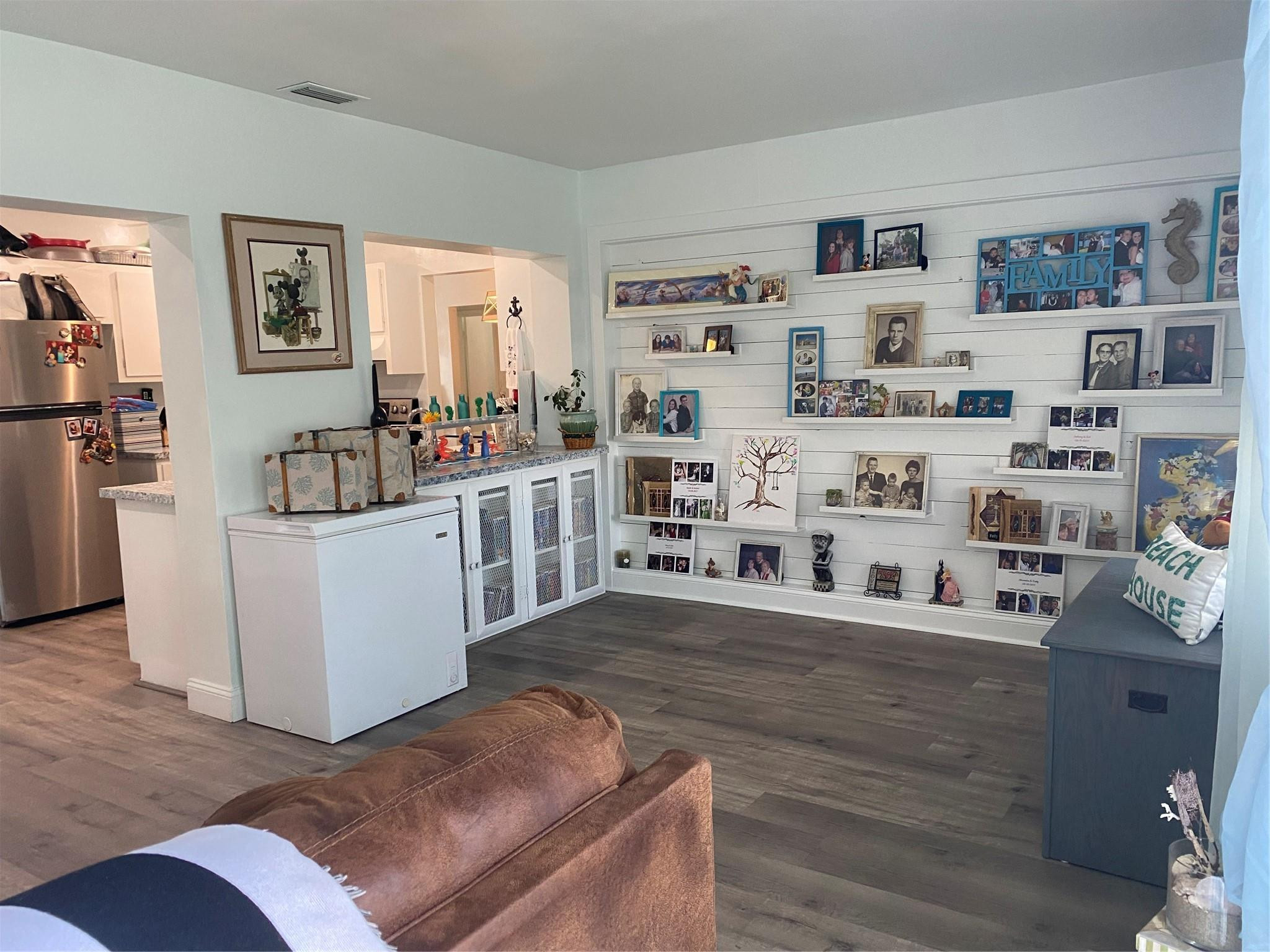 6810 NW 74th Place